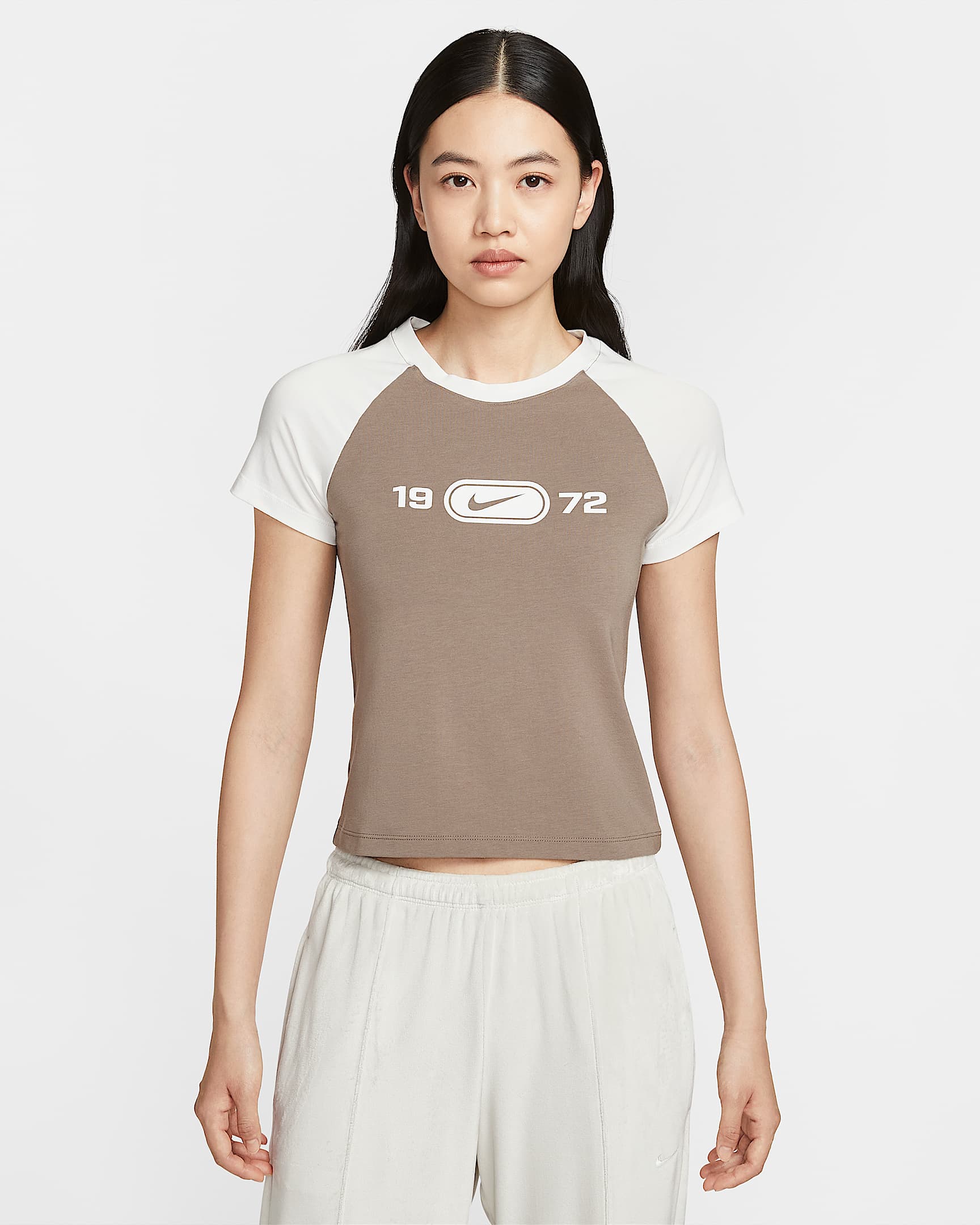 Nike Sportswear Chill Knit 女子修身版型印花T恤 - 帆白/貂棕