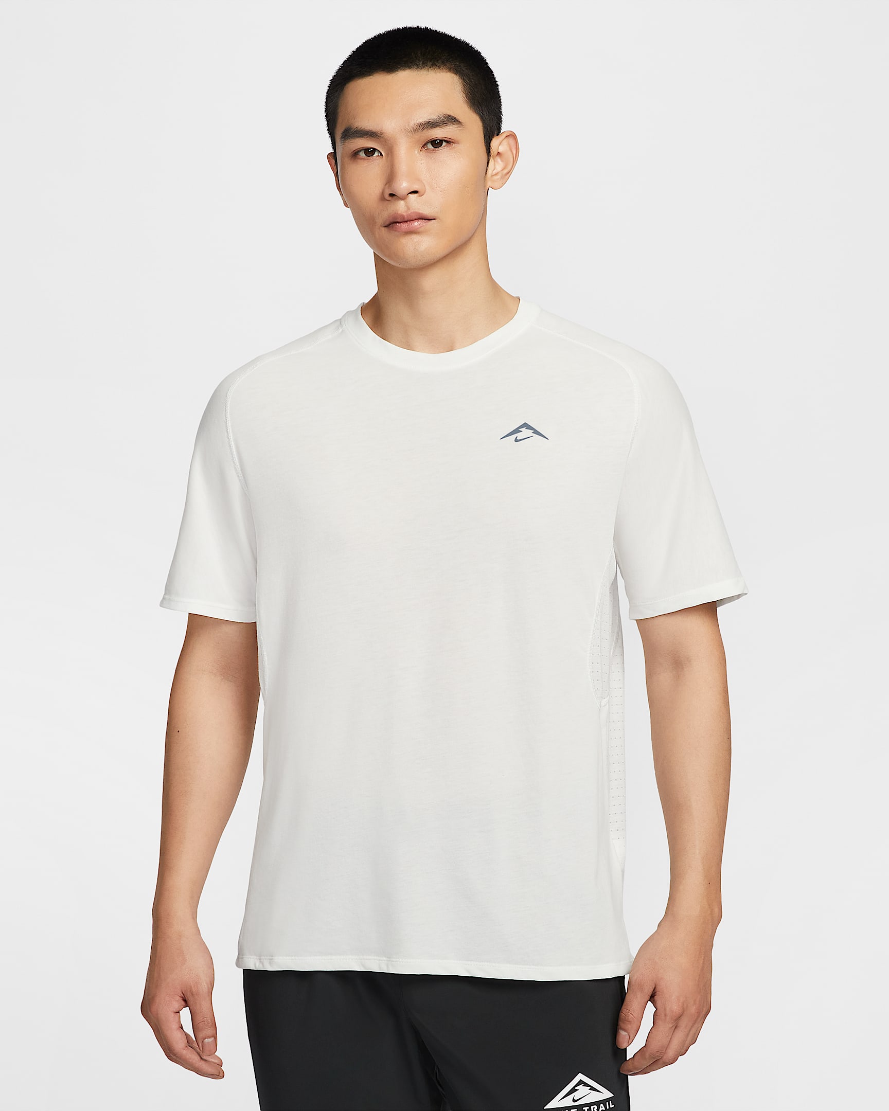 Nike Solar Chase Dri-FIT ADV 男子速干短袖跑步上衣 - 山峰白/黑