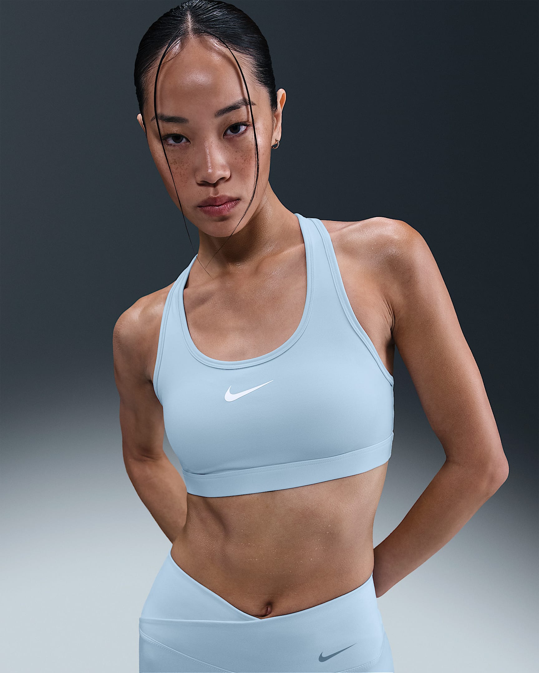 Nike Swoosh 郑钦文同款女子中强度支撑速干衬垫运动内衣 - 天青石蓝/白色