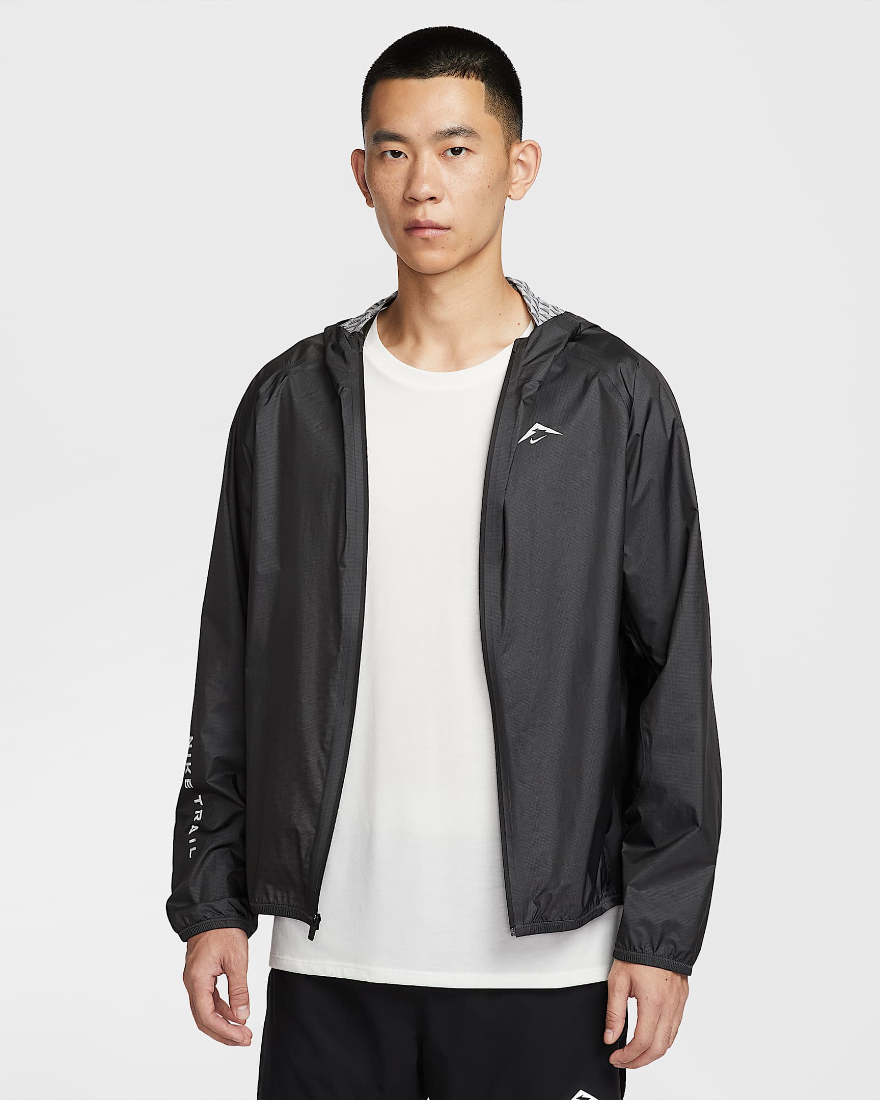 Nike Trailwind Storm-FIT ADV 2.5L 男子防风防水跑步夹克硬壳冲锋衣 - 煤黑/山峰白