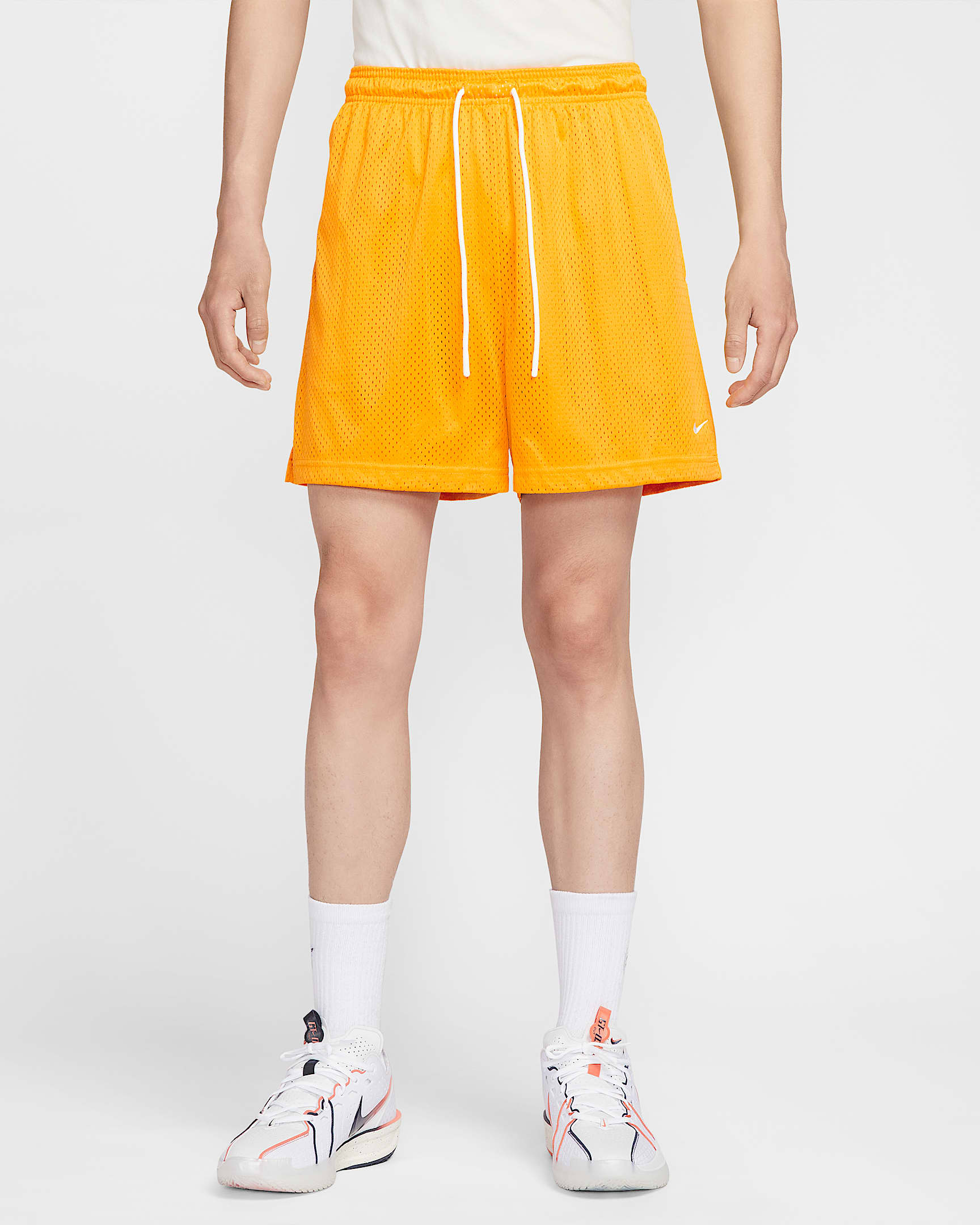Nike Dri-FIT 男子速干网眼布篮球短裤 - 大学金/白色
