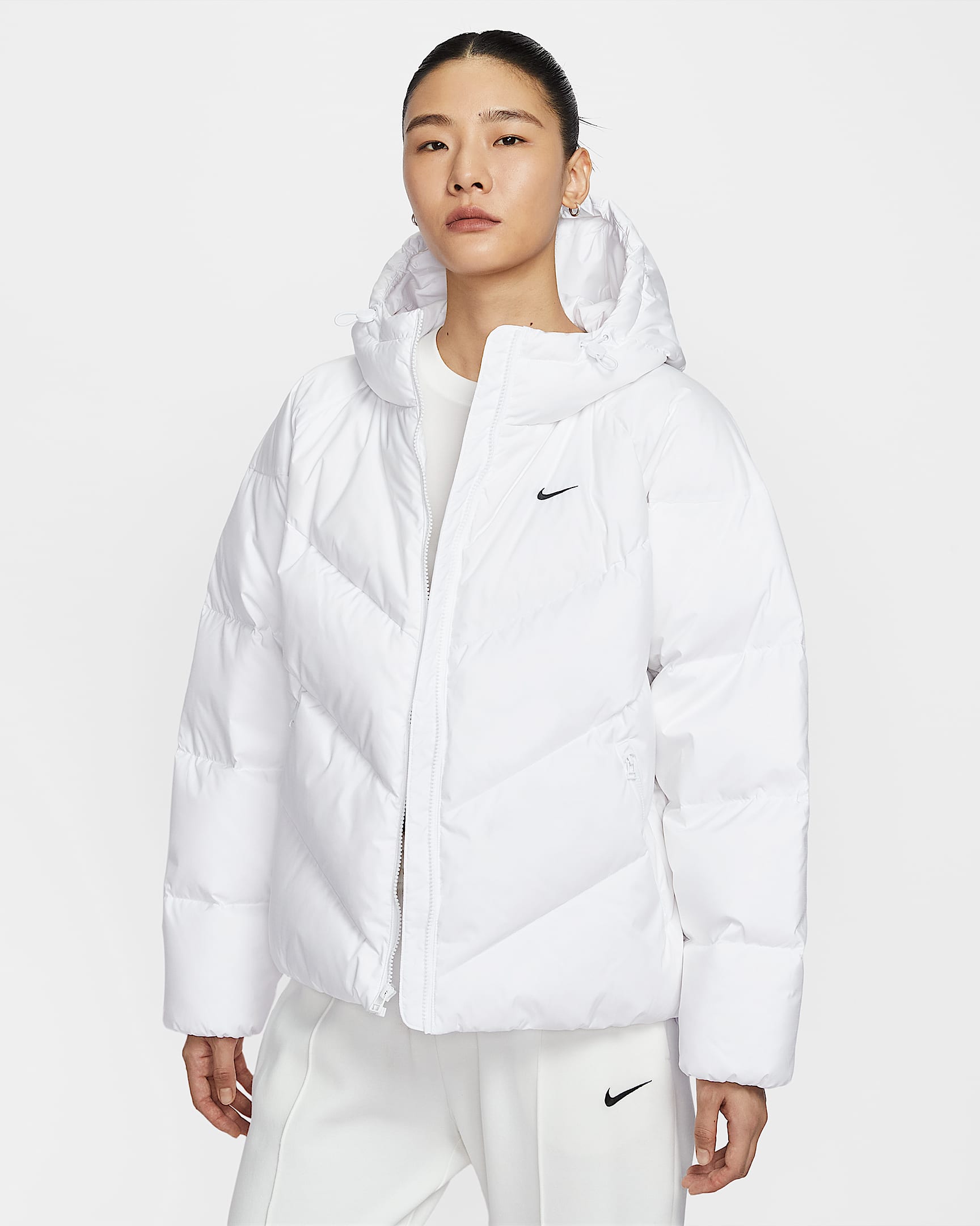 Nike Sportswear Windpuffer Storm-FIT 女子防风拒水宽松连帽羽绒夹克 - 白色/黑