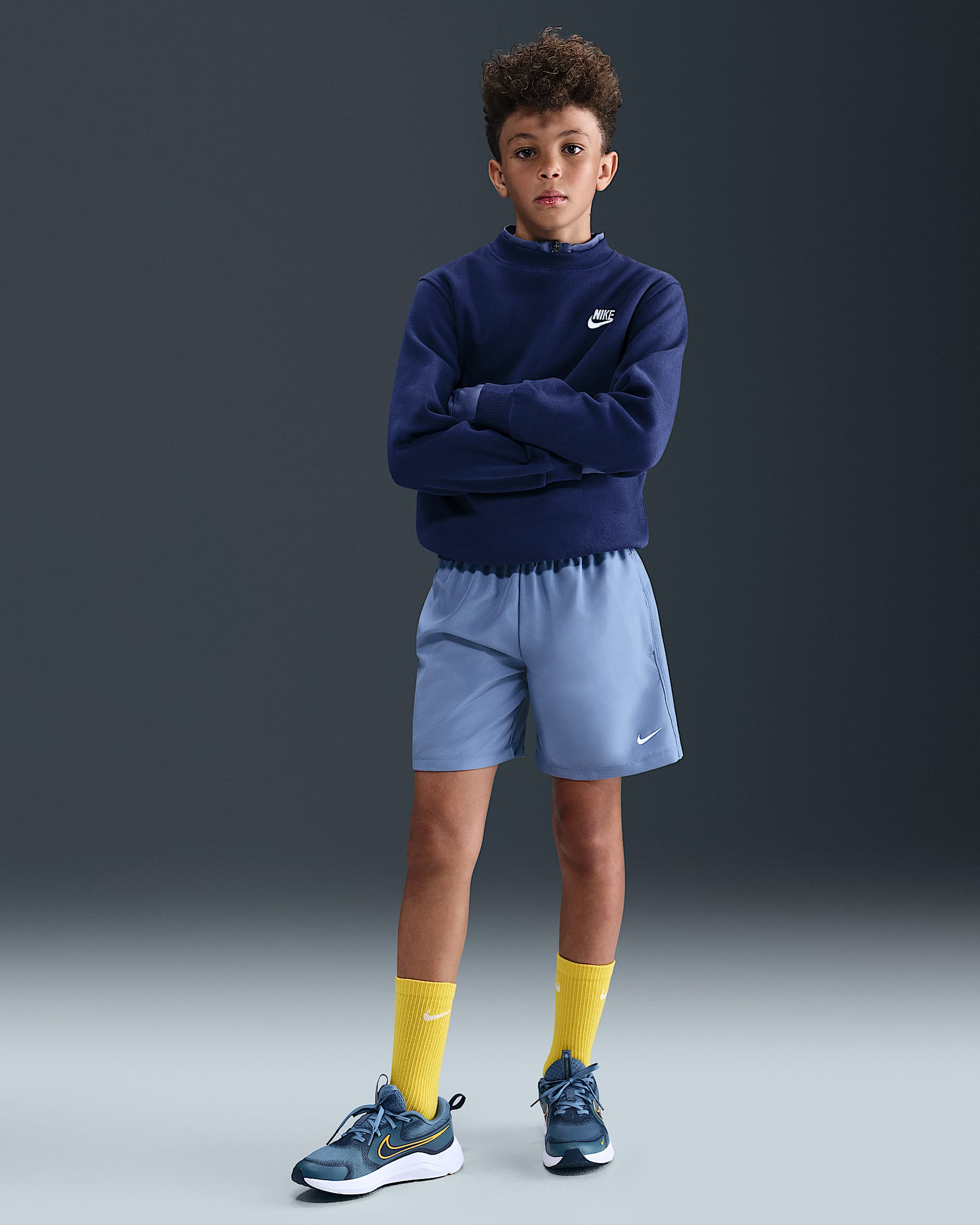 Nike Multi Dri-FIT 大童（男孩）透气速干训练短裤 - 世界靛青/白色