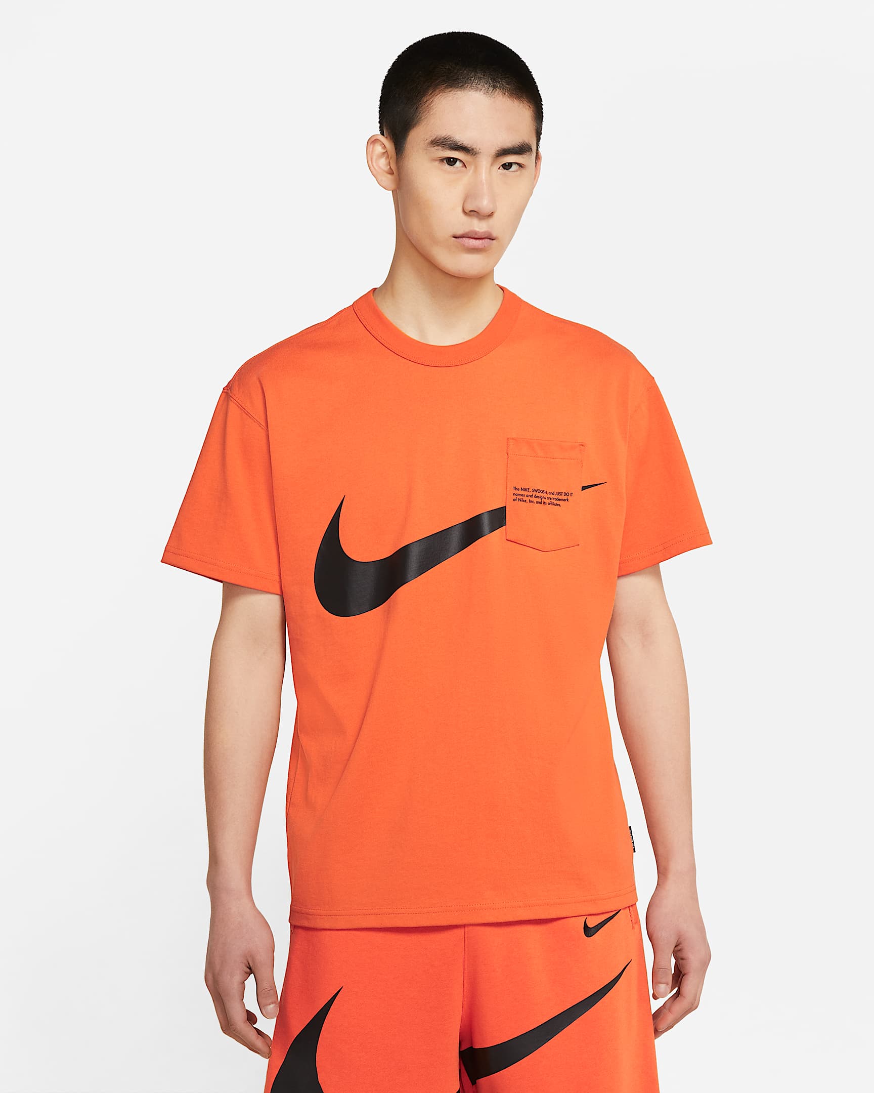 Nike Sportswear Swoosh 男子口袋T恤 - 海星橙