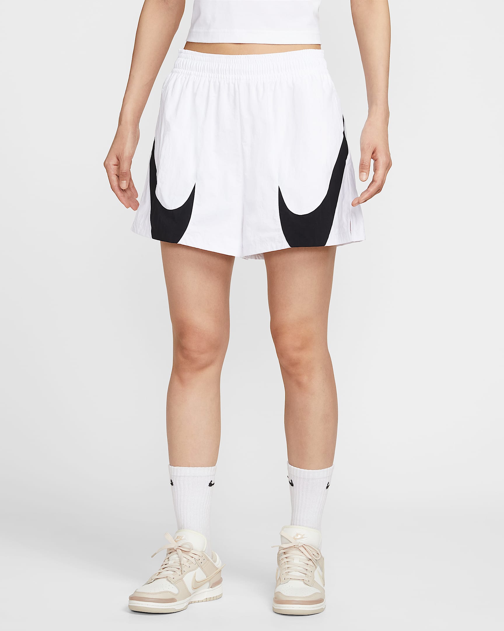 Nike Sportswear 女子中腰短裤 - 白色/黑