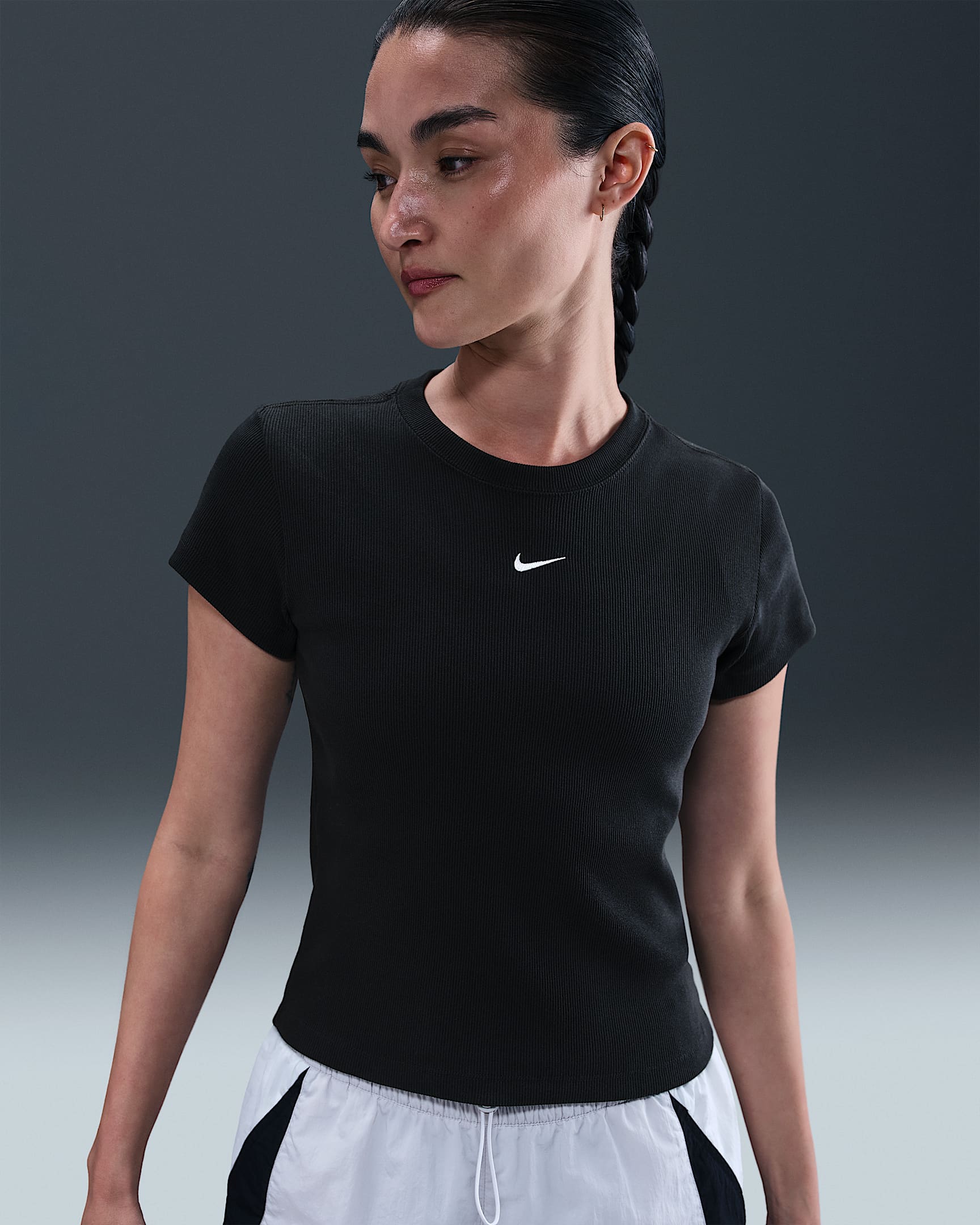 Nike Sportswear 女子紧身罗纹短袖T恤 - 黑