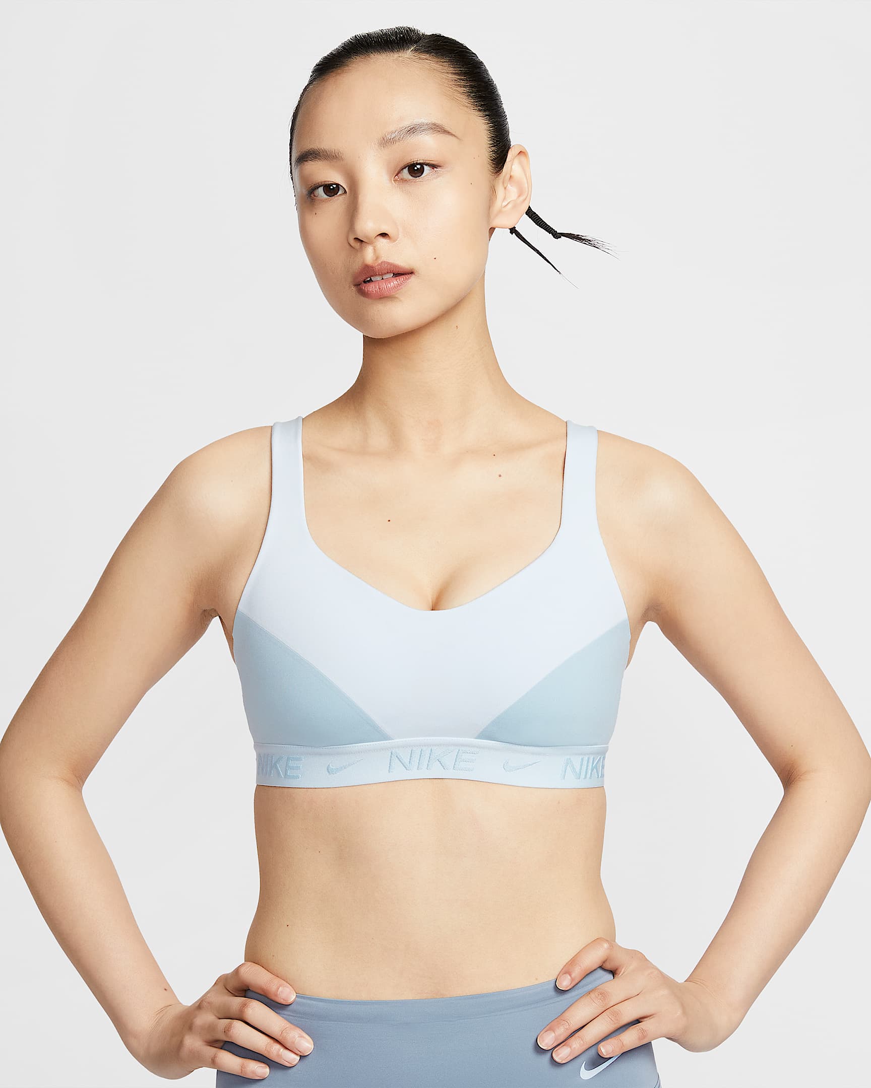 Nike Indy 女子高强度支撑透气速干衬垫可调节运动内衣 - 紫蓝/浅军械蓝
