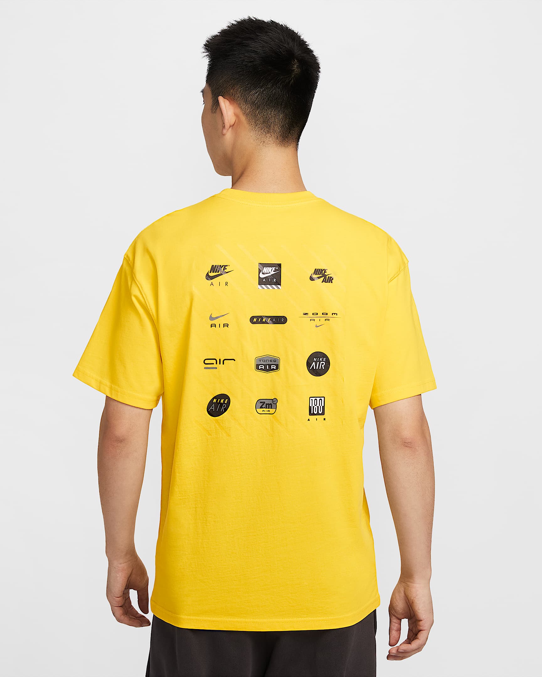 Nike Sportswear 男子T恤 - 发光黄