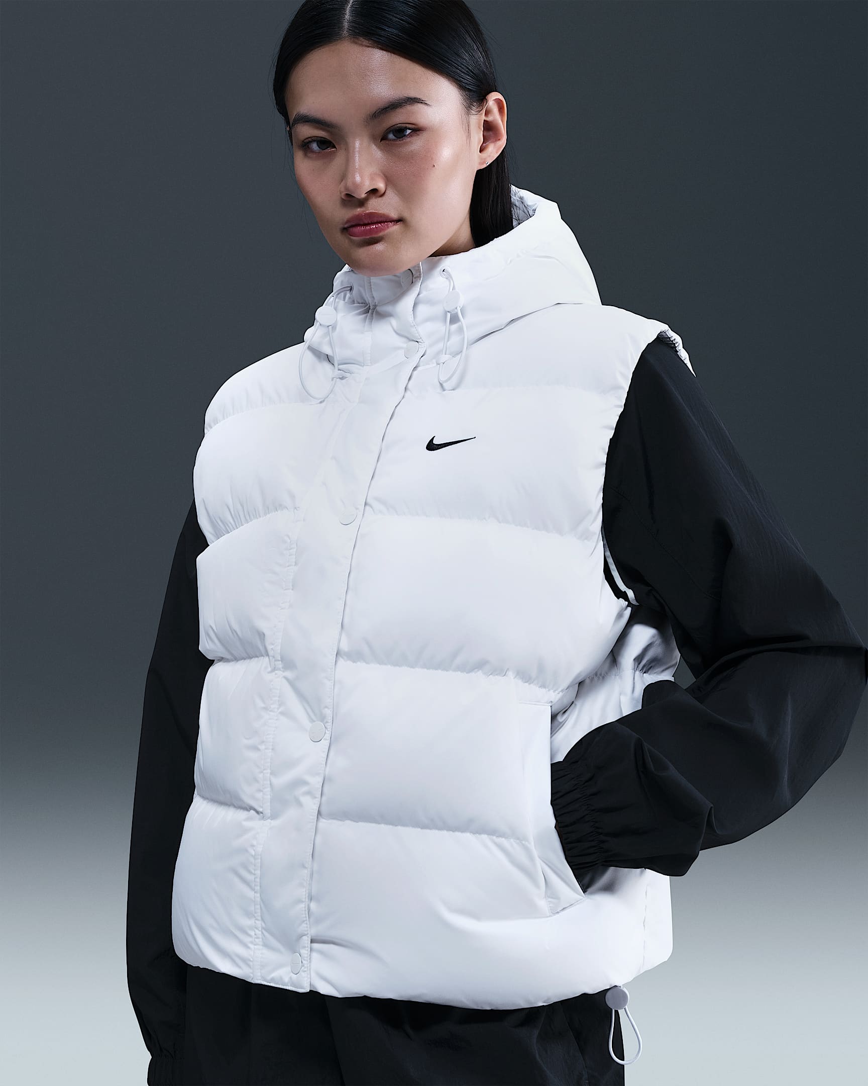 Nike Sportswear Metro Therma-FIT 女子拒水羽绒马甲 - 白色/黑