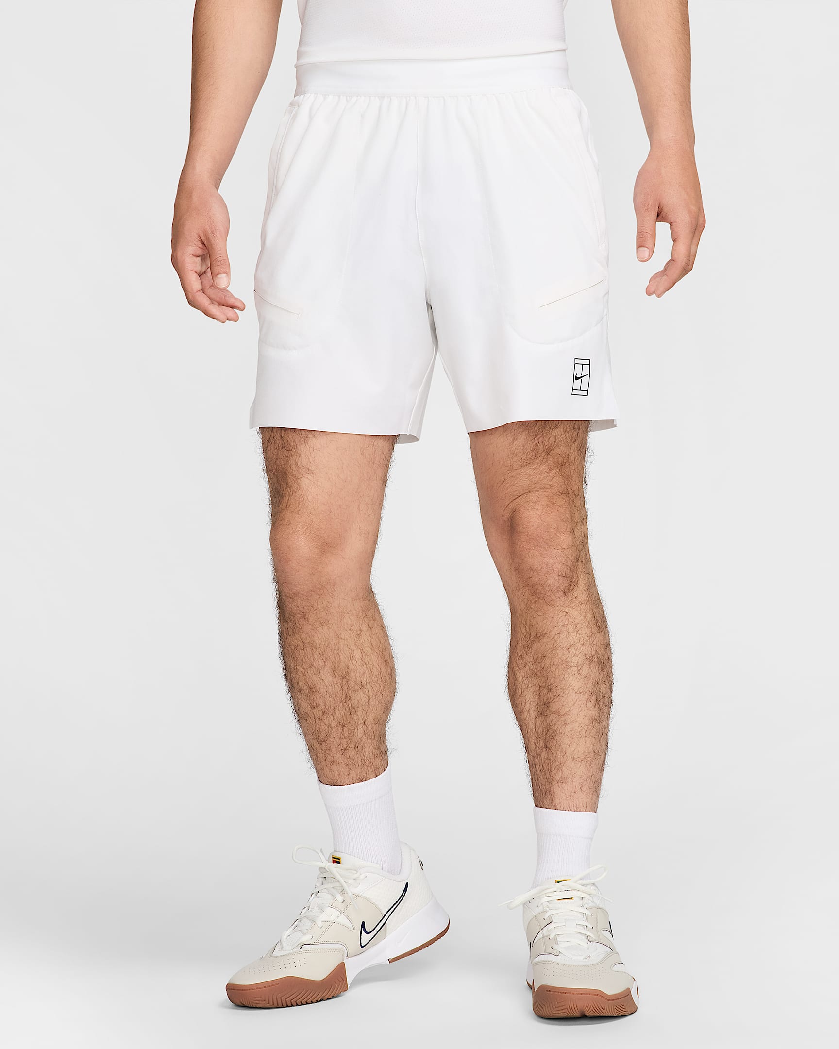 NikeCourt Advantage Dri-FIT 男子速干网球短裤 - 白色/黑
