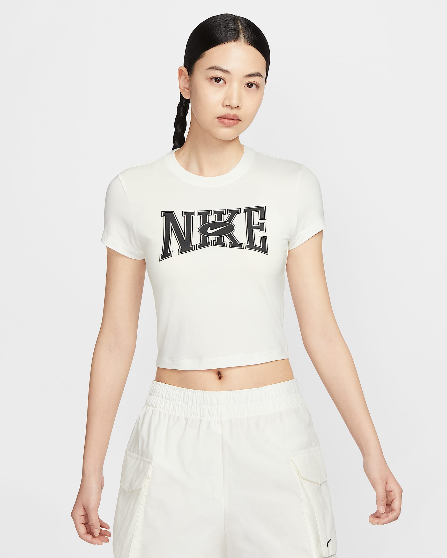 Nike Sportswear 女子修身版型短款T恤 - 帆白