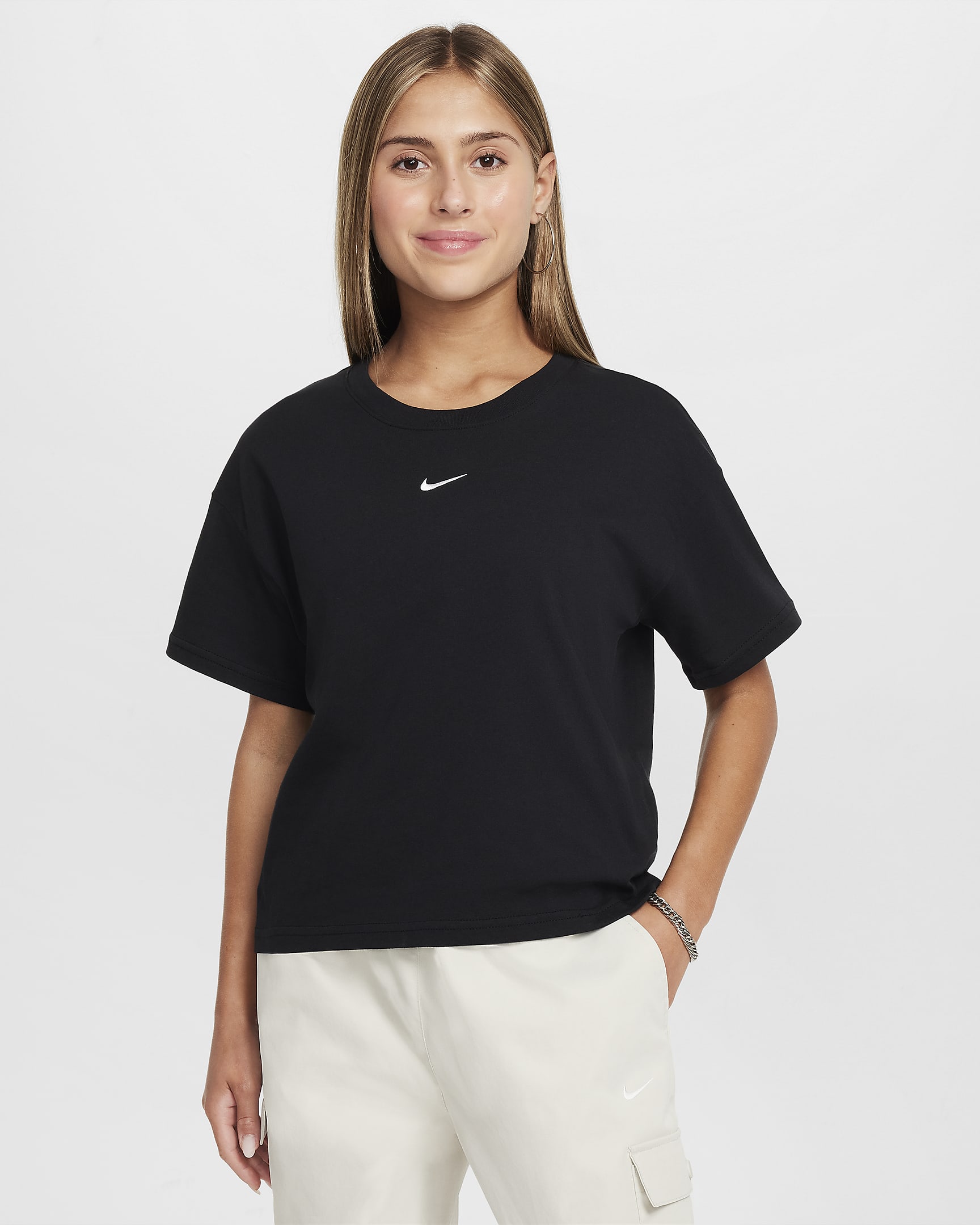 Nike Sportswear Essential 大童(女孩)T恤 - 黑