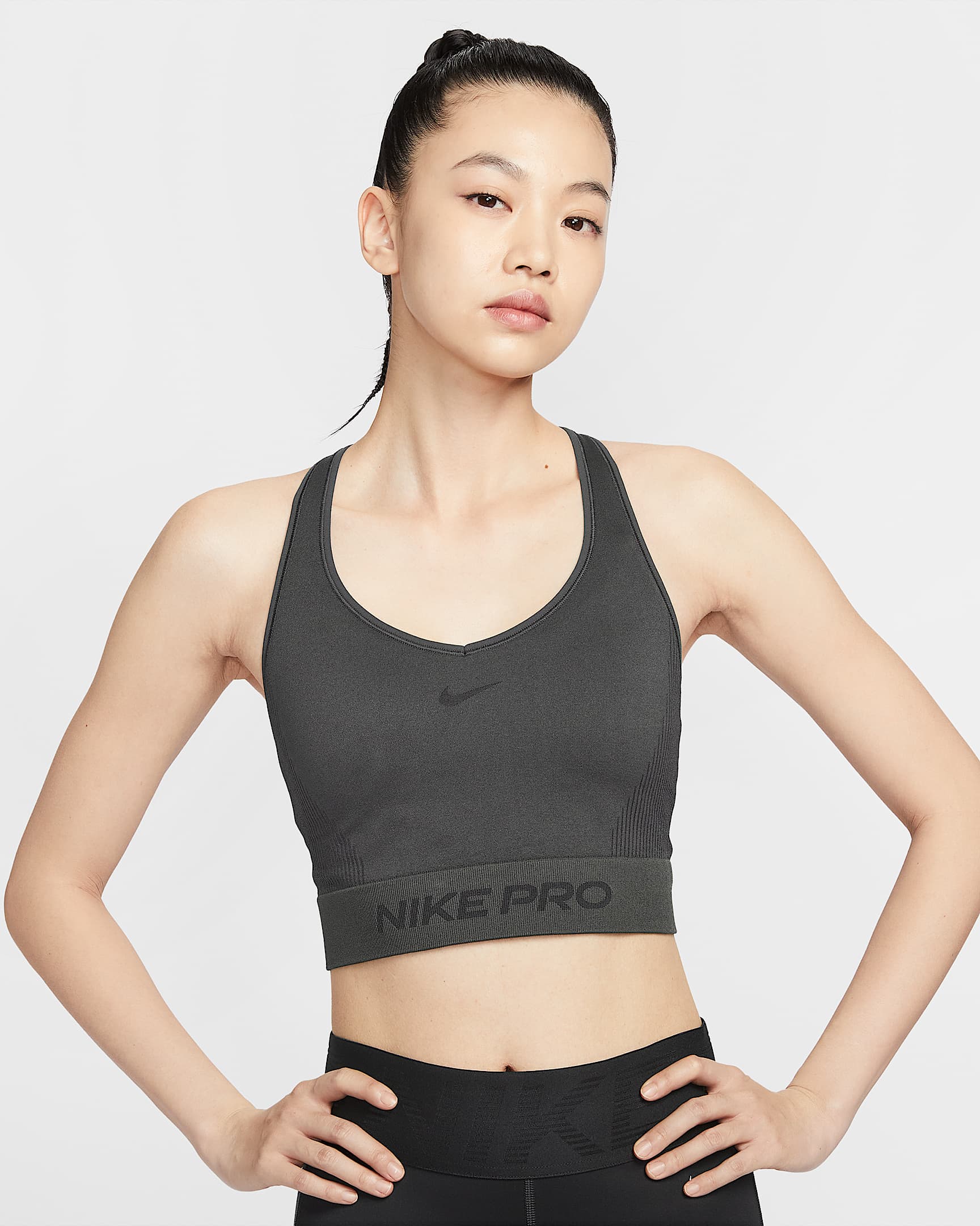 Nike Pro Dri-FIT 女子速干紧身训练短款背心 - 暗烟灰