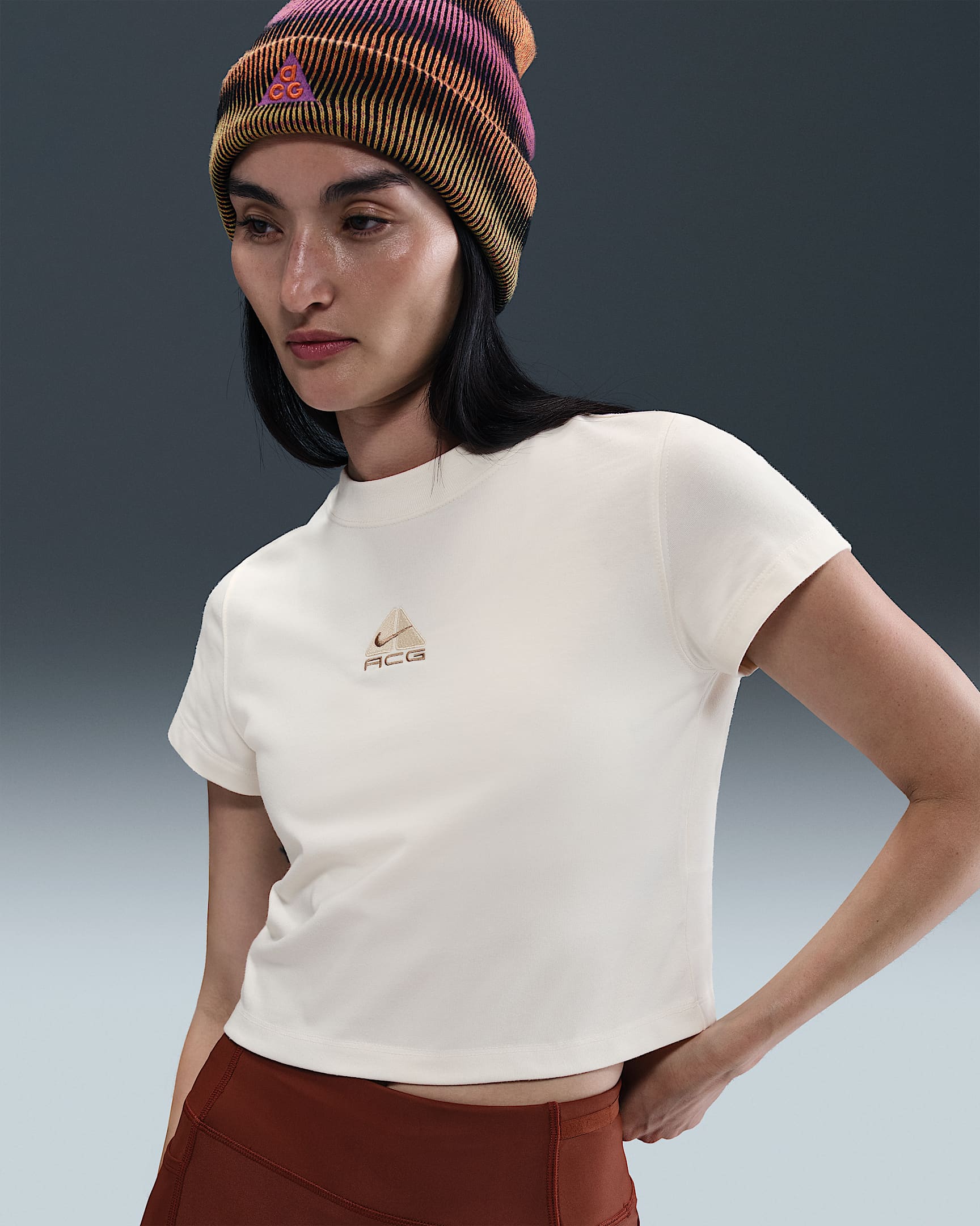 Nike ACG Dri-FIT 女子速干短袖T恤 - 淡象牙白/浅卡其/杏茶色