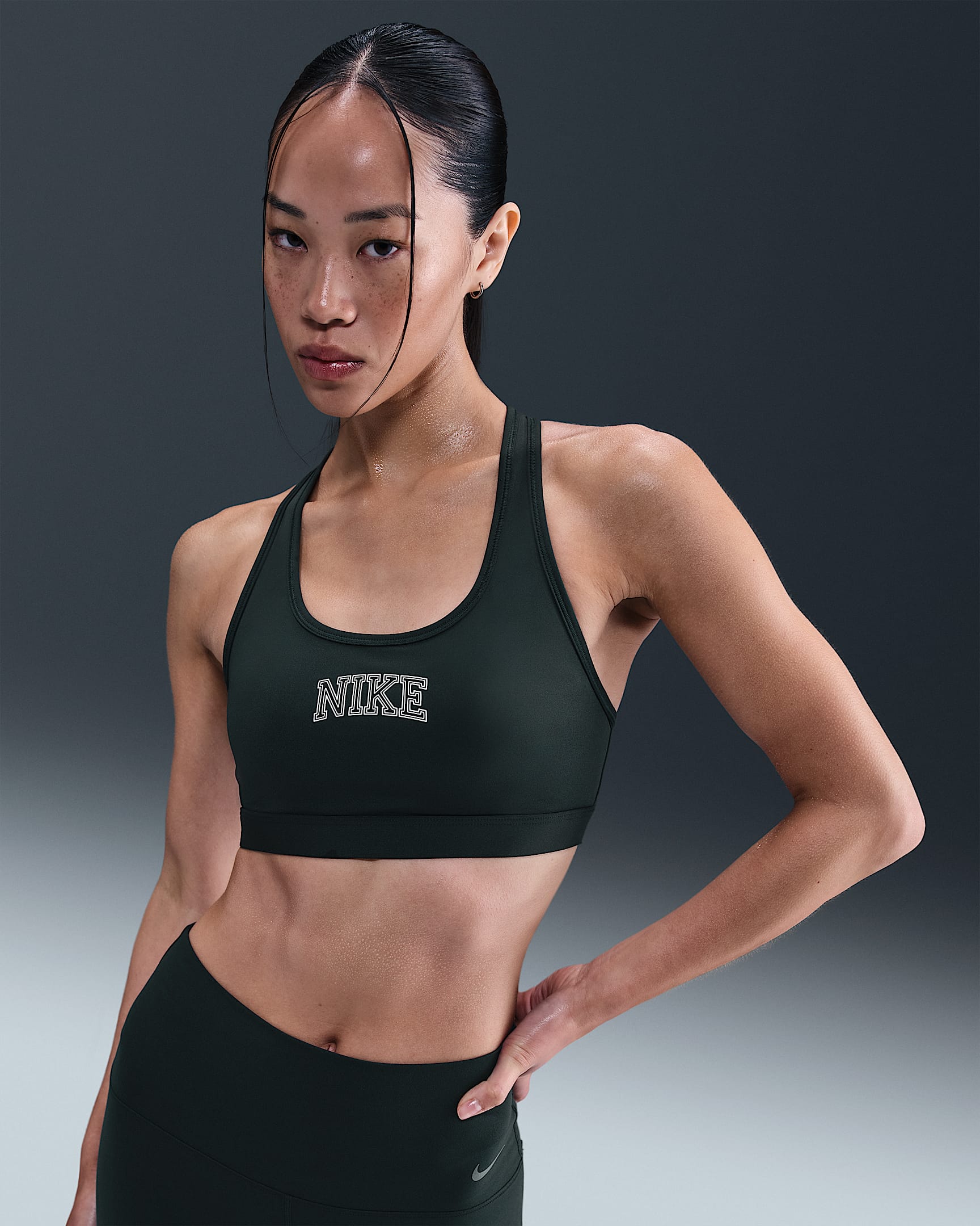 Nike Swoosh 女子中强度支撑速干衬垫运动内衣 - 海藻绿