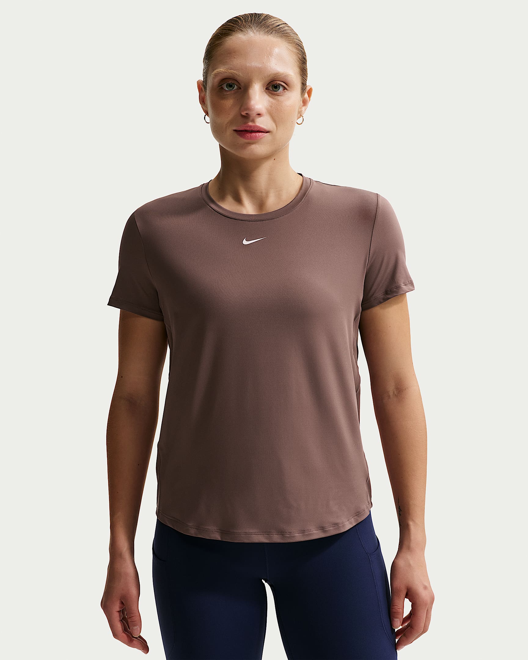 Nike One Classic Dri-FIT 女子透气速干经典款短袖上衣 - 图腾黑紫/白色