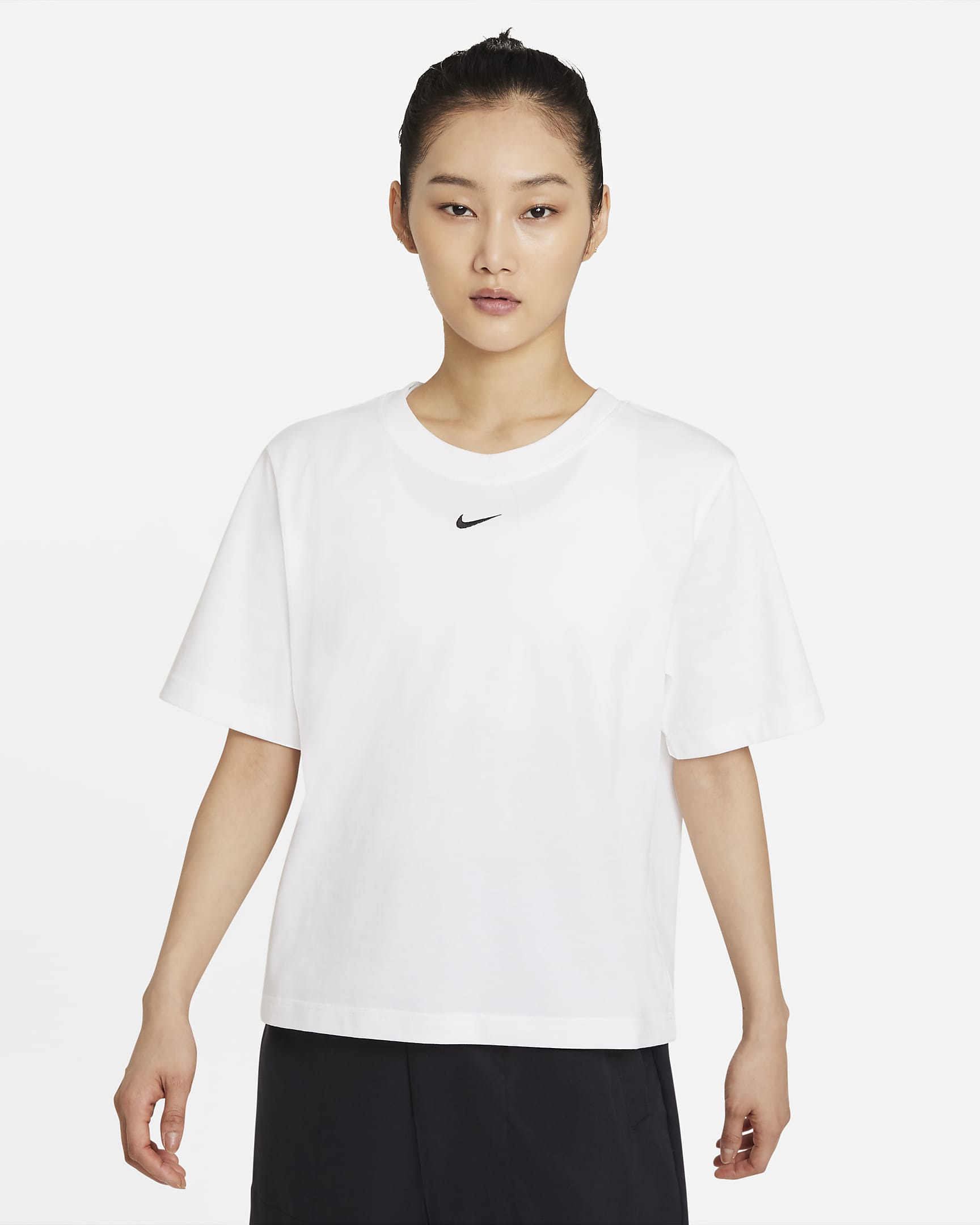 Nike Sportswear Essential 女子宽松百搭小勾T恤 - 白色/黑