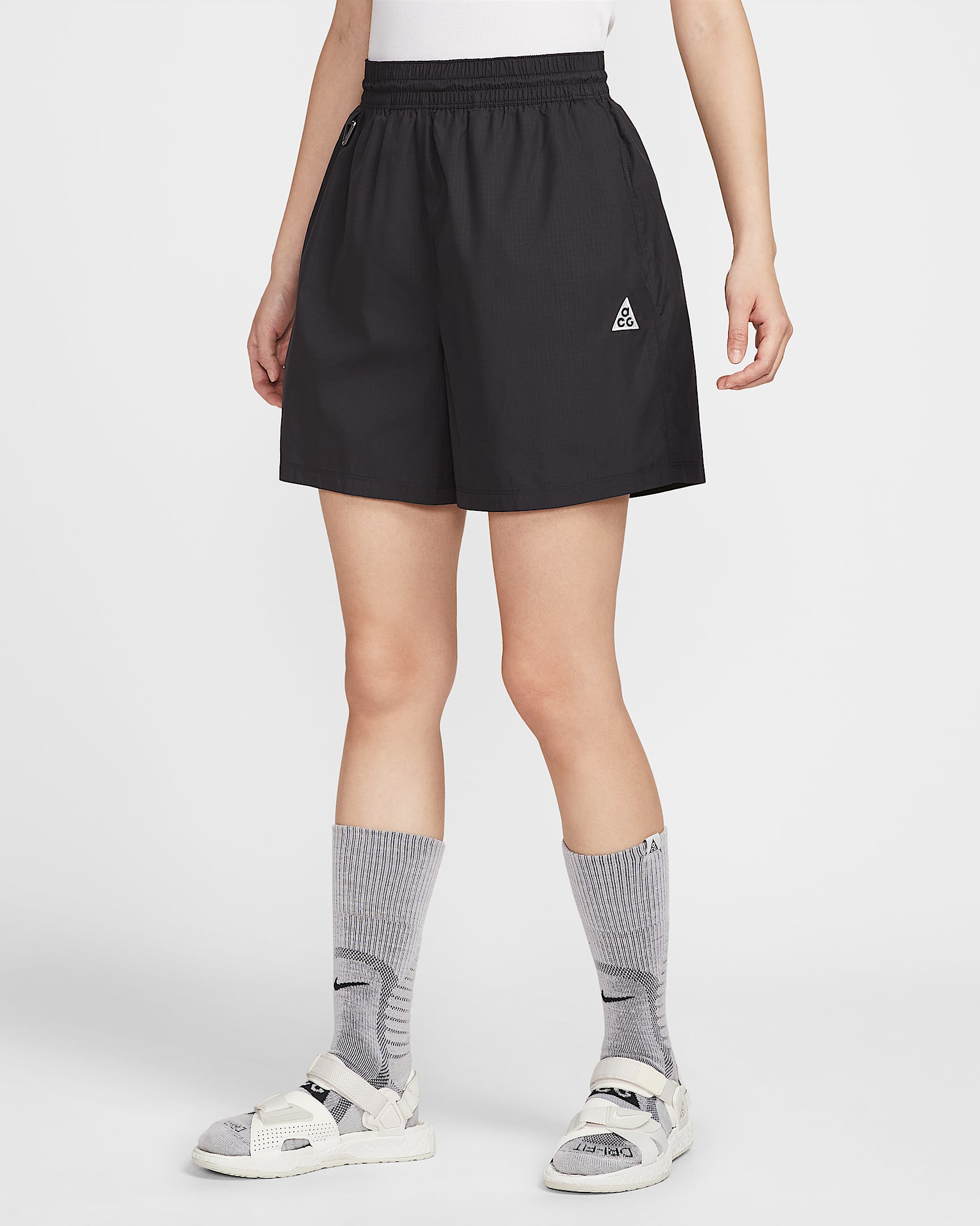 Nike ACG Repel 女子拒水中腰不易撕裂短裤 - 黑/煤黑/山峰白