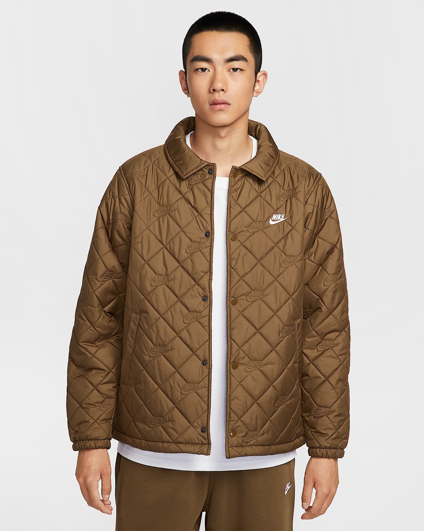 Nike Club 男子拒水教练夹克 - 苔木棕色/白色