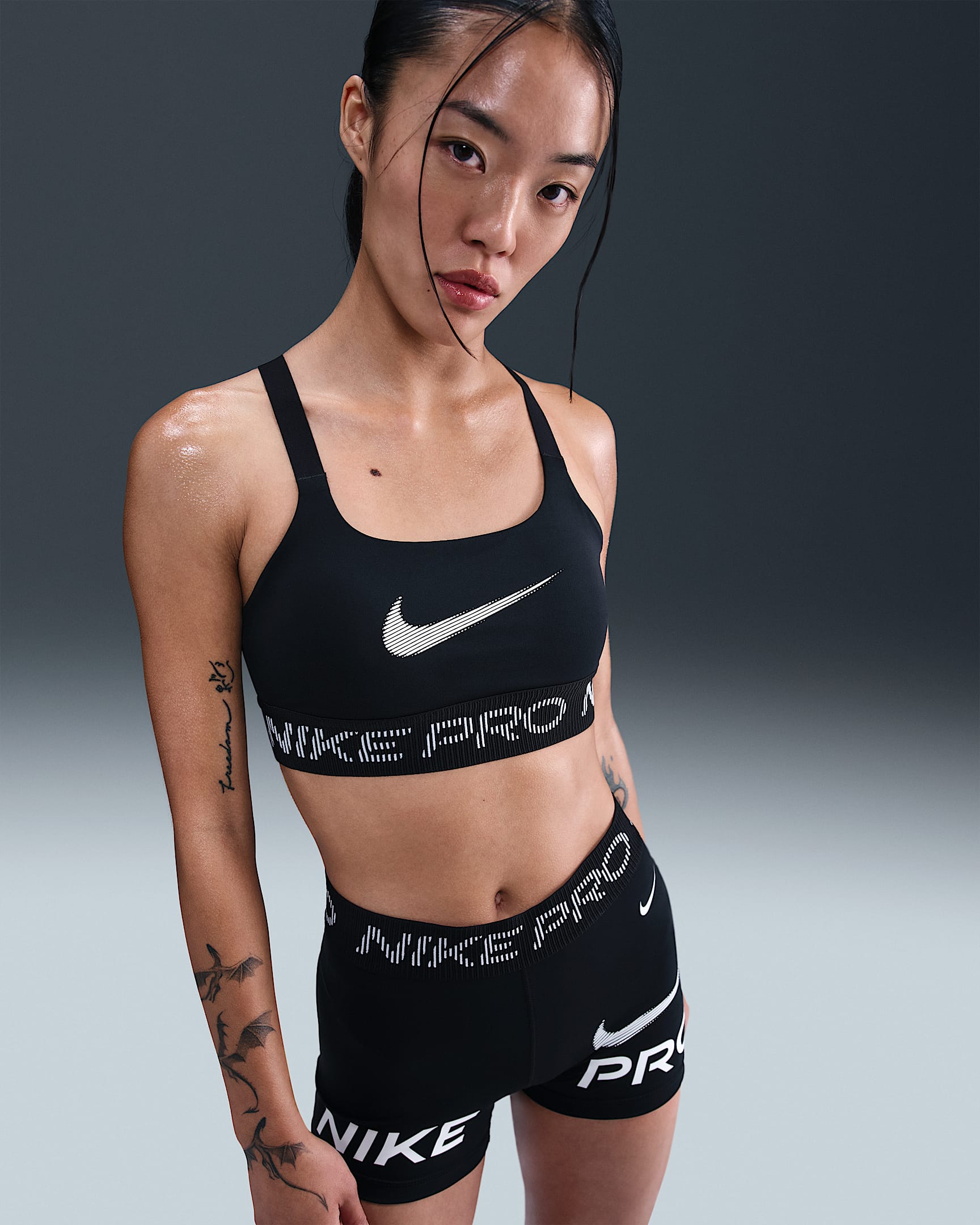 Nike Pro 女子速干低强度支撑衬垫训练运动内衣 - 黑/白色/白色