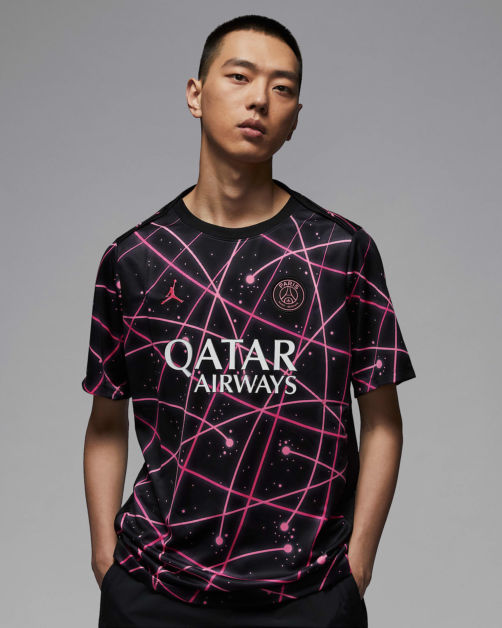 巴黎圣日耳曼 Academy Pro Jordan Dri-FIT 男子速干赛前短袖足球上衣 - 黑/落日红/数码粉/落日红