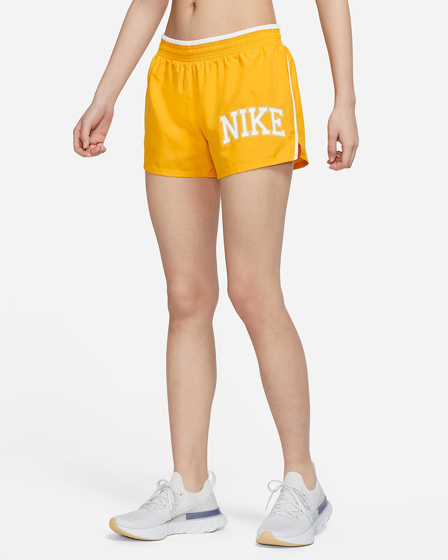 Nike Dri-FIT Swoosh Run 女子速干跑步短裤 - 赭黄/白色/白色