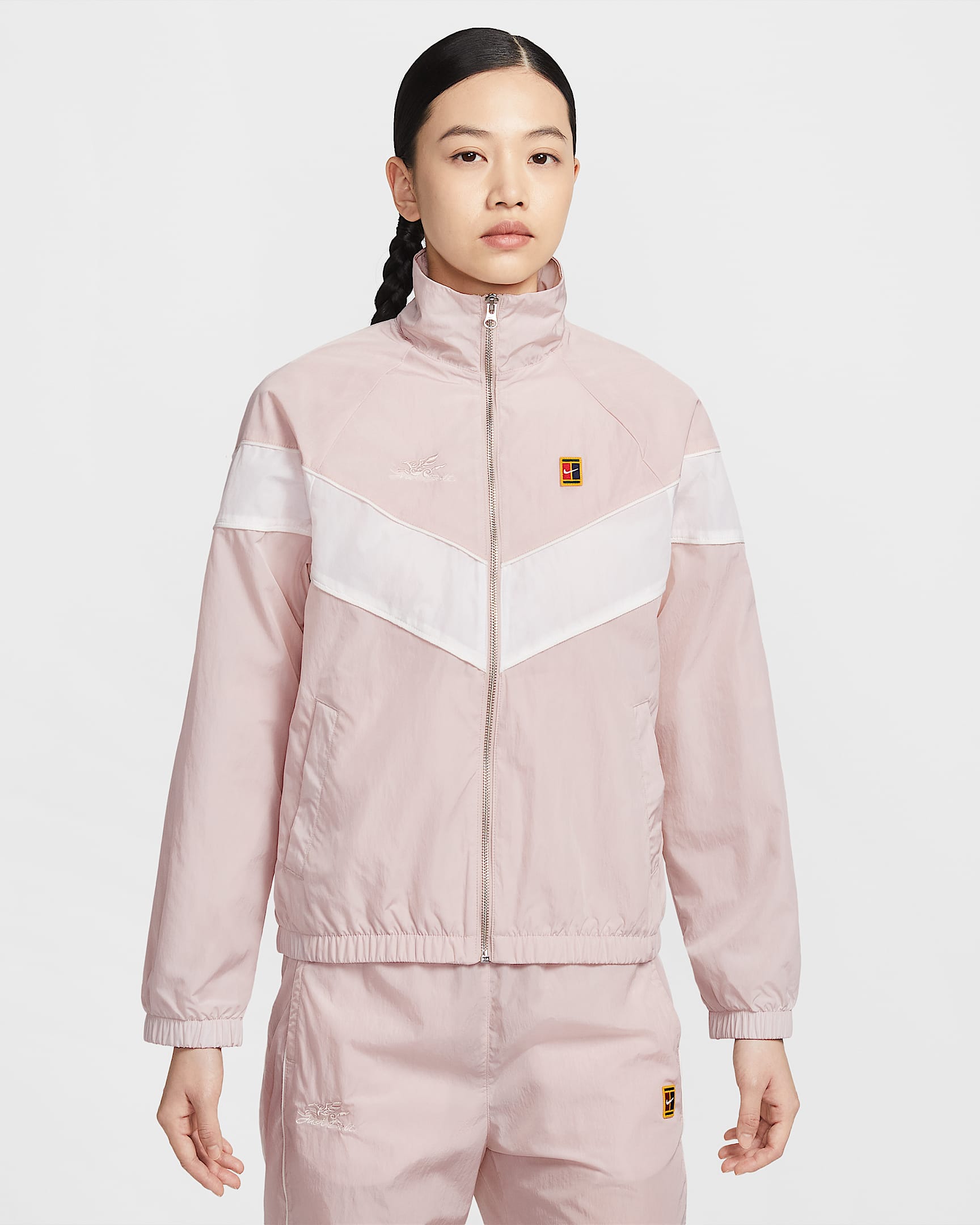 NikeCourt Windrunner 马年限定脱缰系列郑钦文同款新年女子防晒全长拉链开襟夹克 - 砂岩灰粉