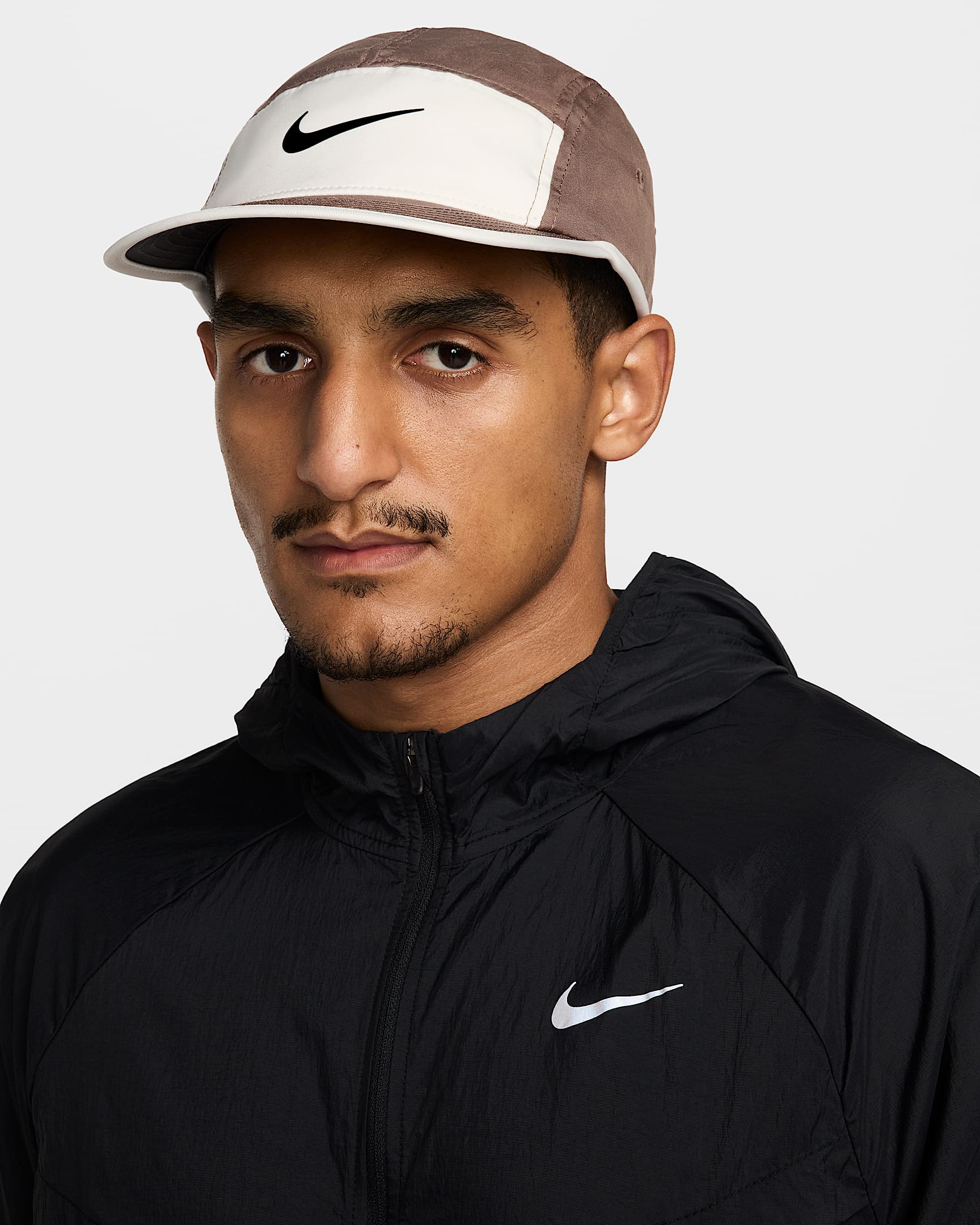 Nike Dri-FIT Fly 透气速干软顶耐克勾运动帽 - 貂棕/幻影灰白/黑