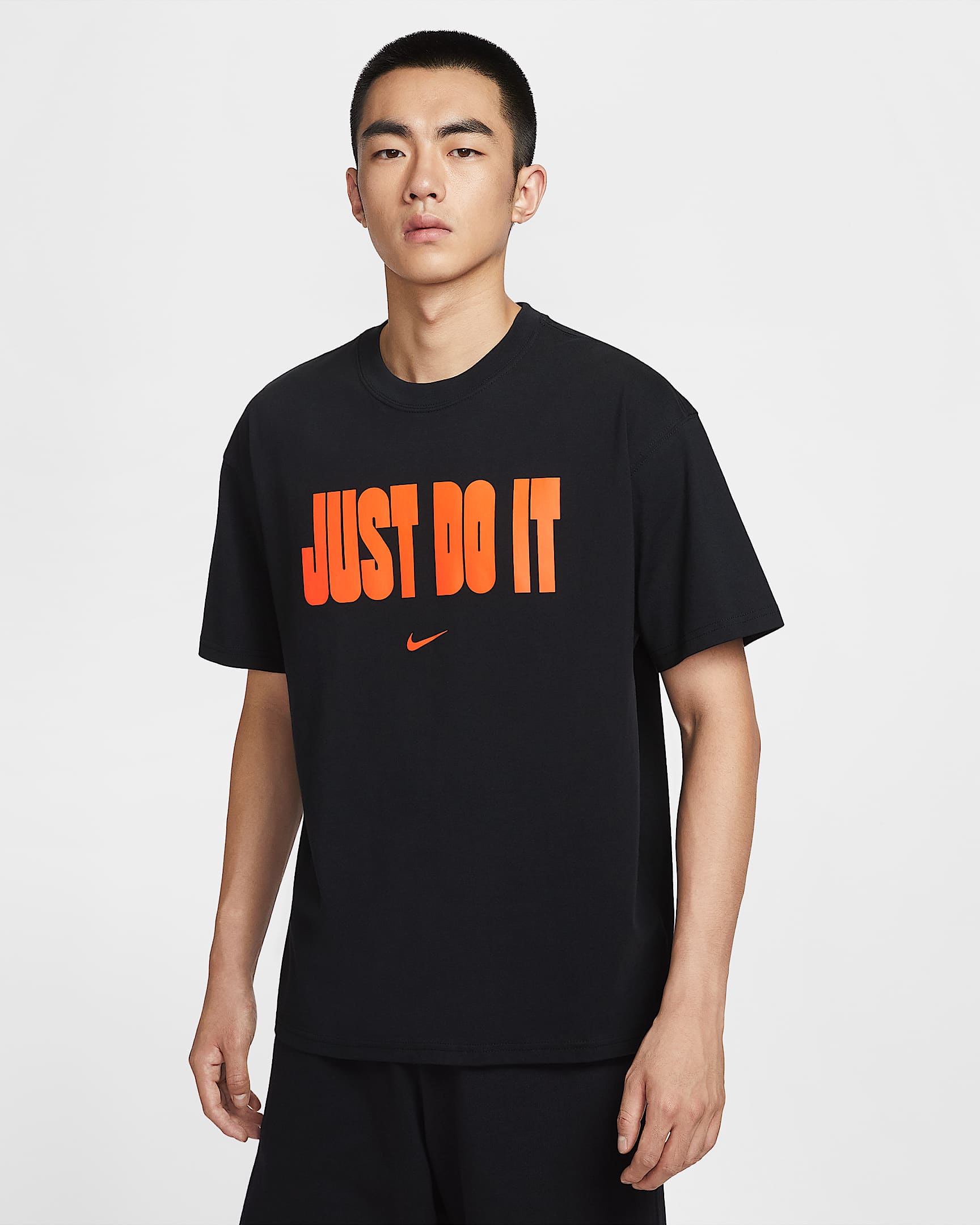 Nike "Just Do It" 男/女T恤 - 黑