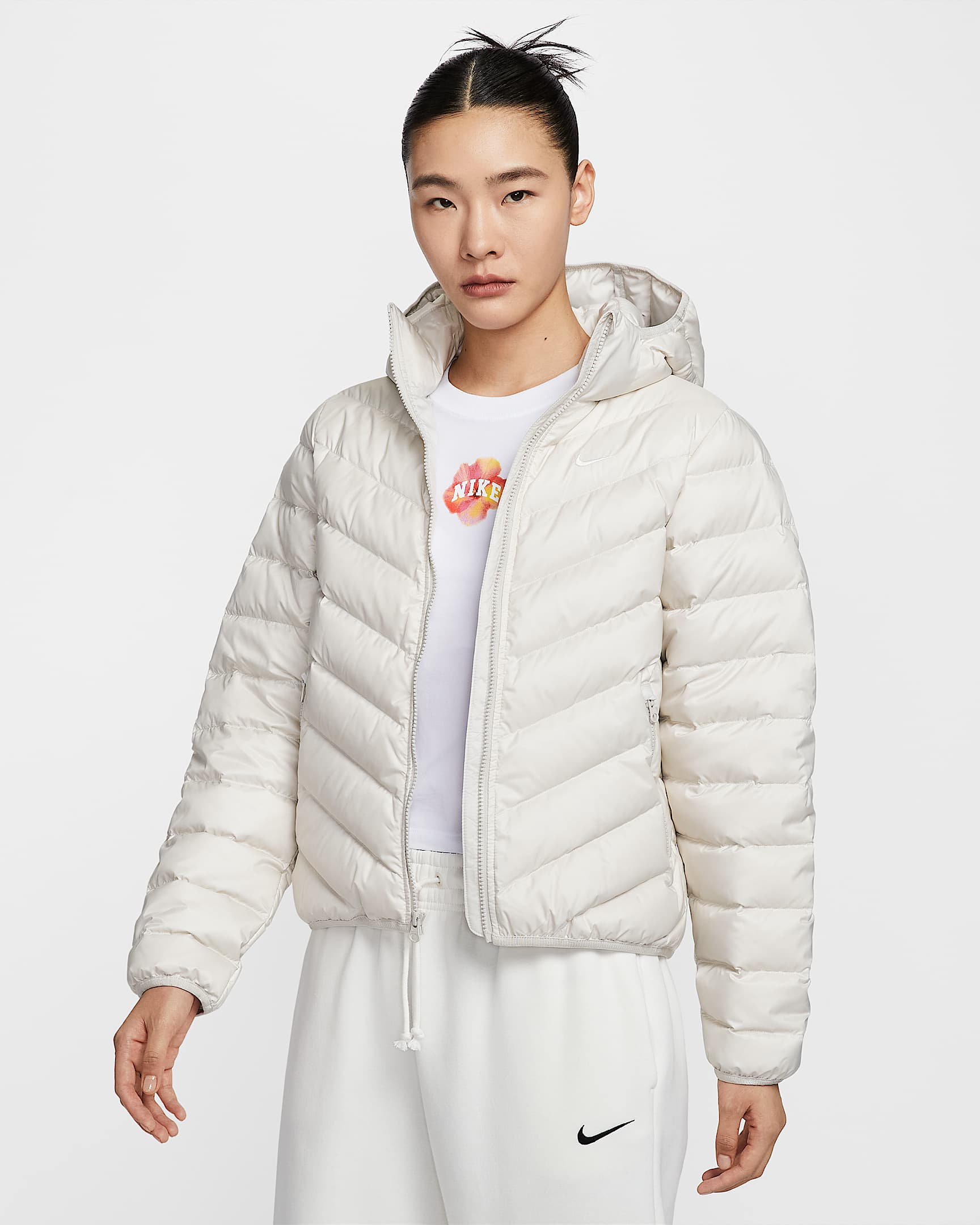 Nike Sportswear Windpuffer Therma-FIT 耐克暖风轻羽绒系列女子拒水羽绒连帽夹克 - 浅骨色/帆白
