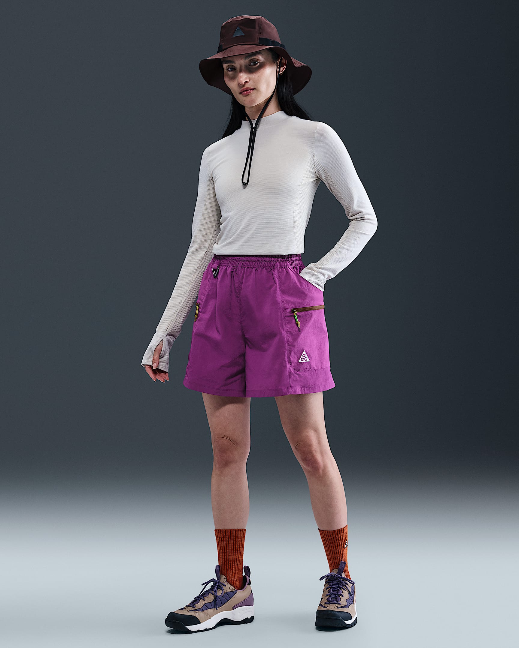Nike ACG "Death Bloom" 女子短裤 - 浆果红/黑/苔木棕色/山峰白