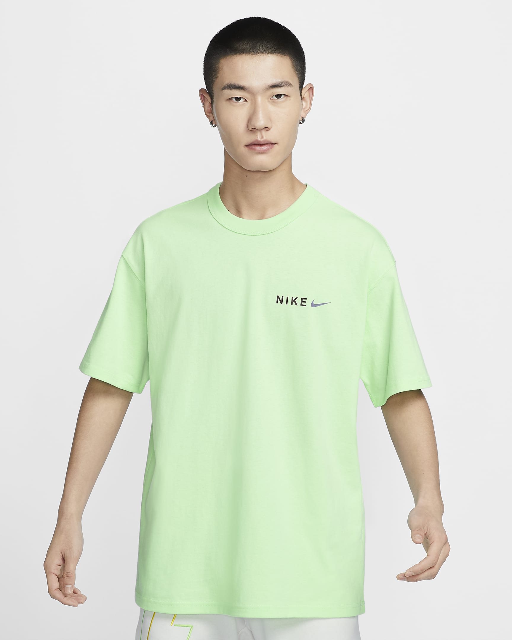 Nike Sportswear Premium Essentials 男子户外T恤 - 蒸气绿