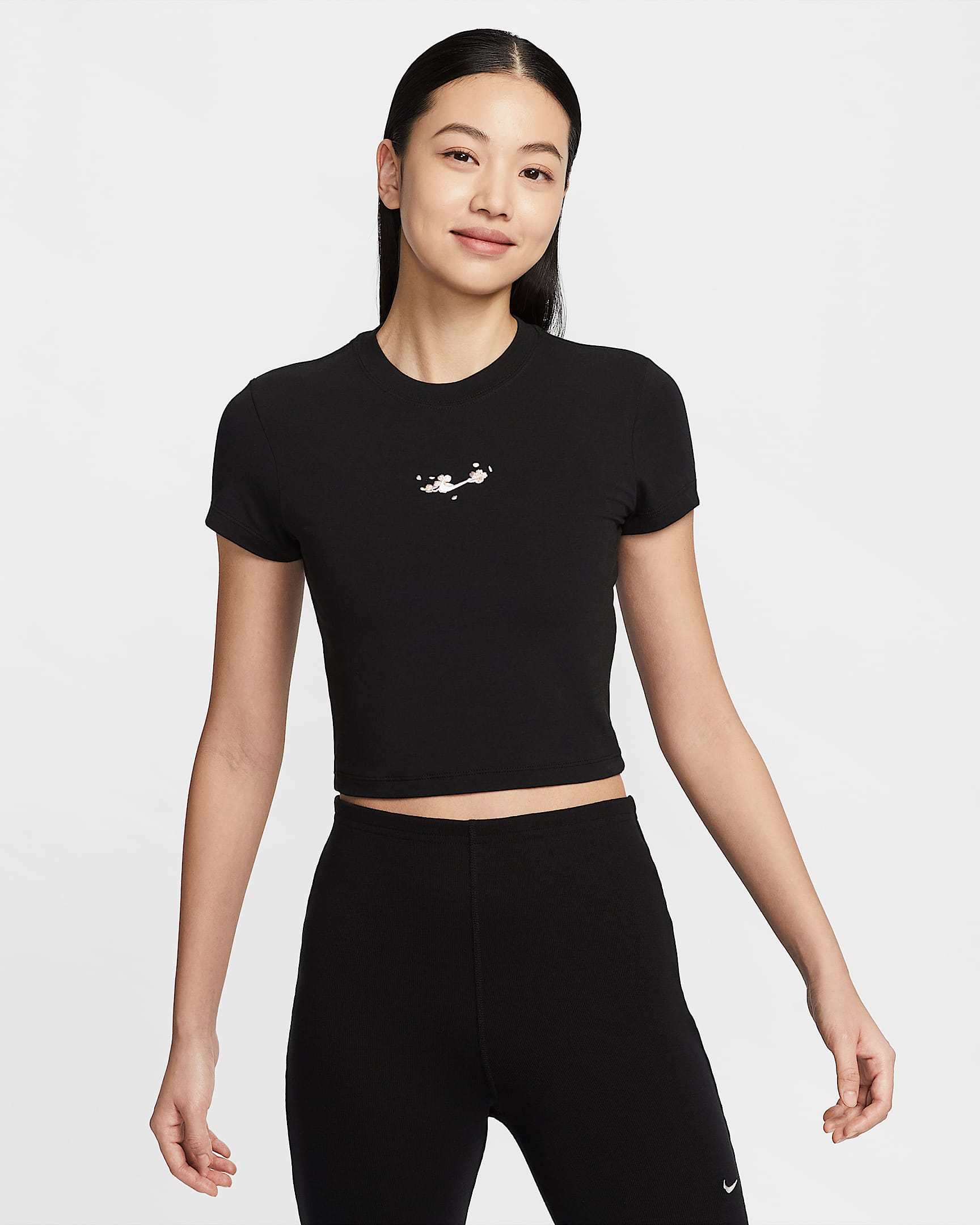 Nike Sportswear Chill Knit 千禧樱花系列女子修身圆领短款T恤 - 黑