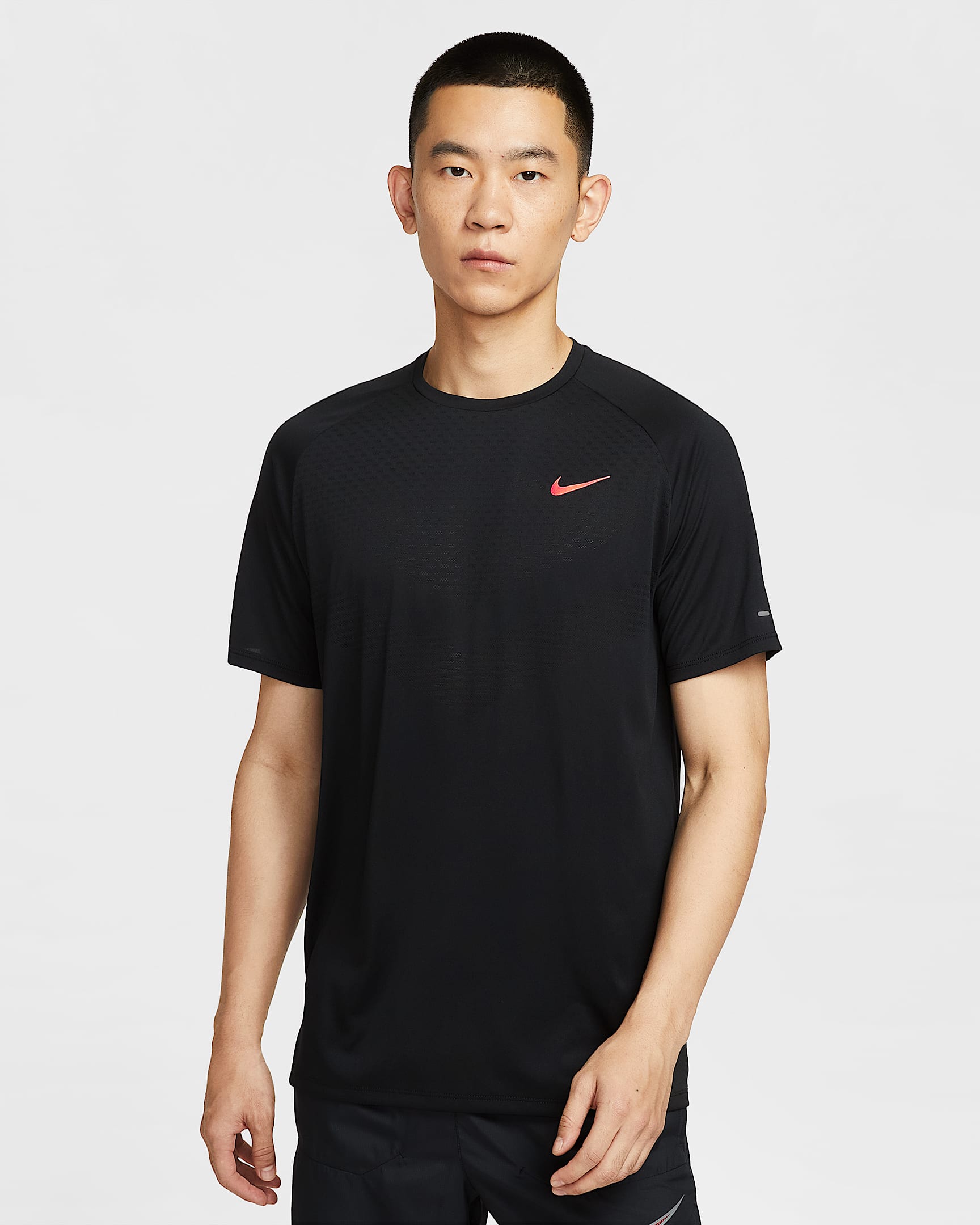 Nike Stride Dri-FIT ADV 男子速干短袖跑步上衣 - 黑/亮深红