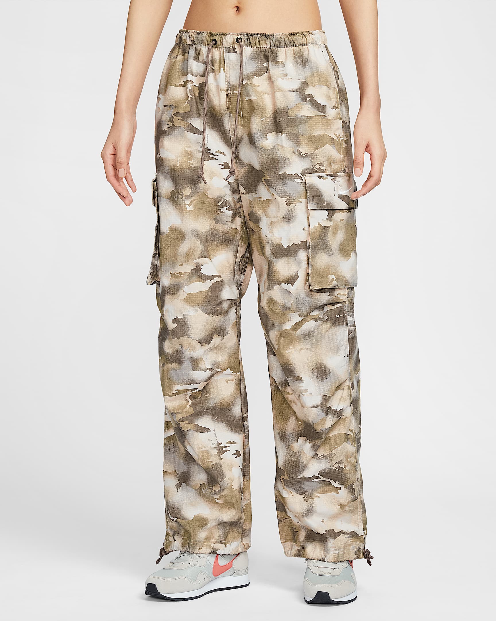 Nike Sportswear 女子中腰 Oversize 风迷彩工装长裤 - 浅土褐/帆白