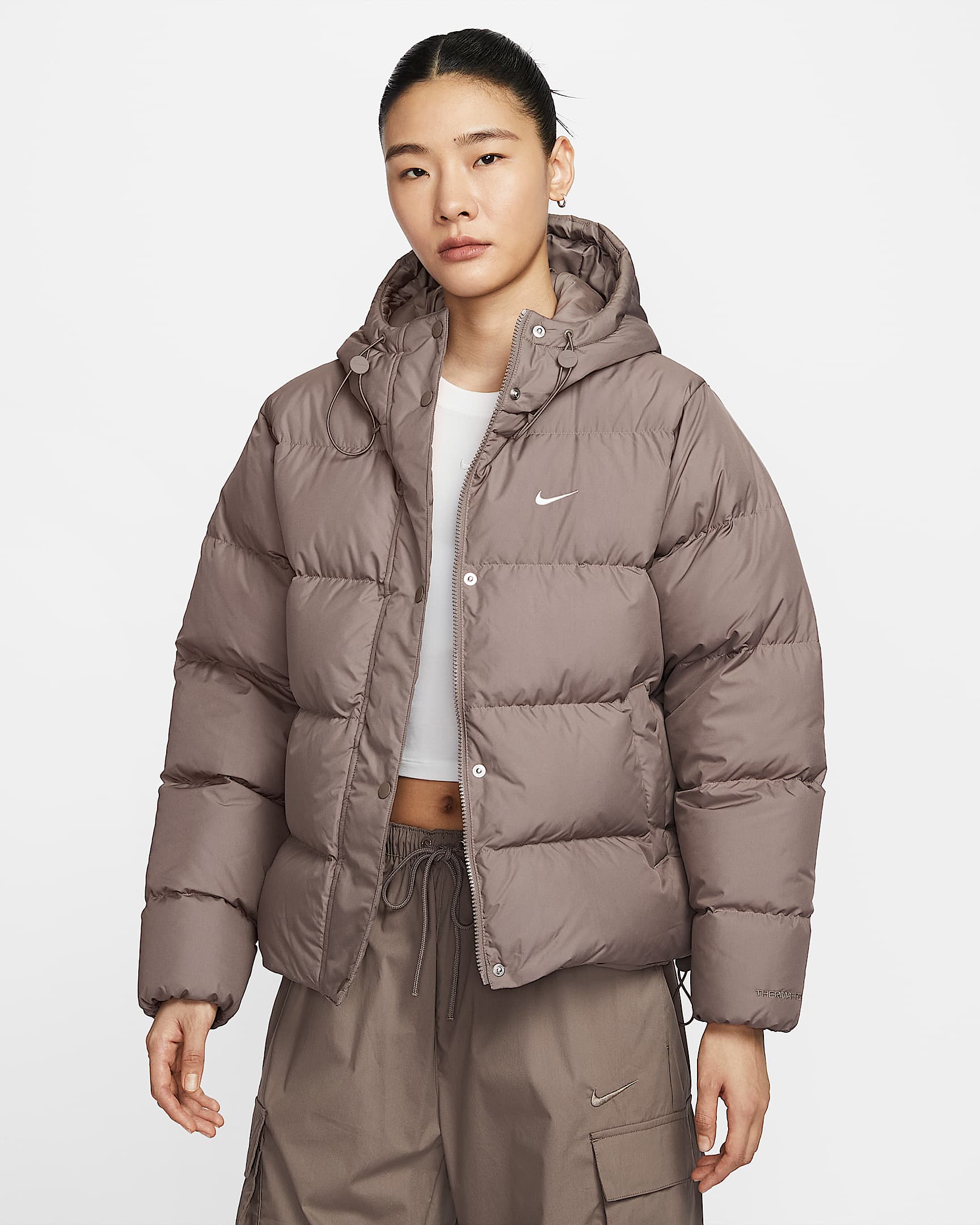 Nike Sportswear Metro Therma-FIT 耐克都会系列女子拒水羽绒连帽夹克 - 貂棕/帆白