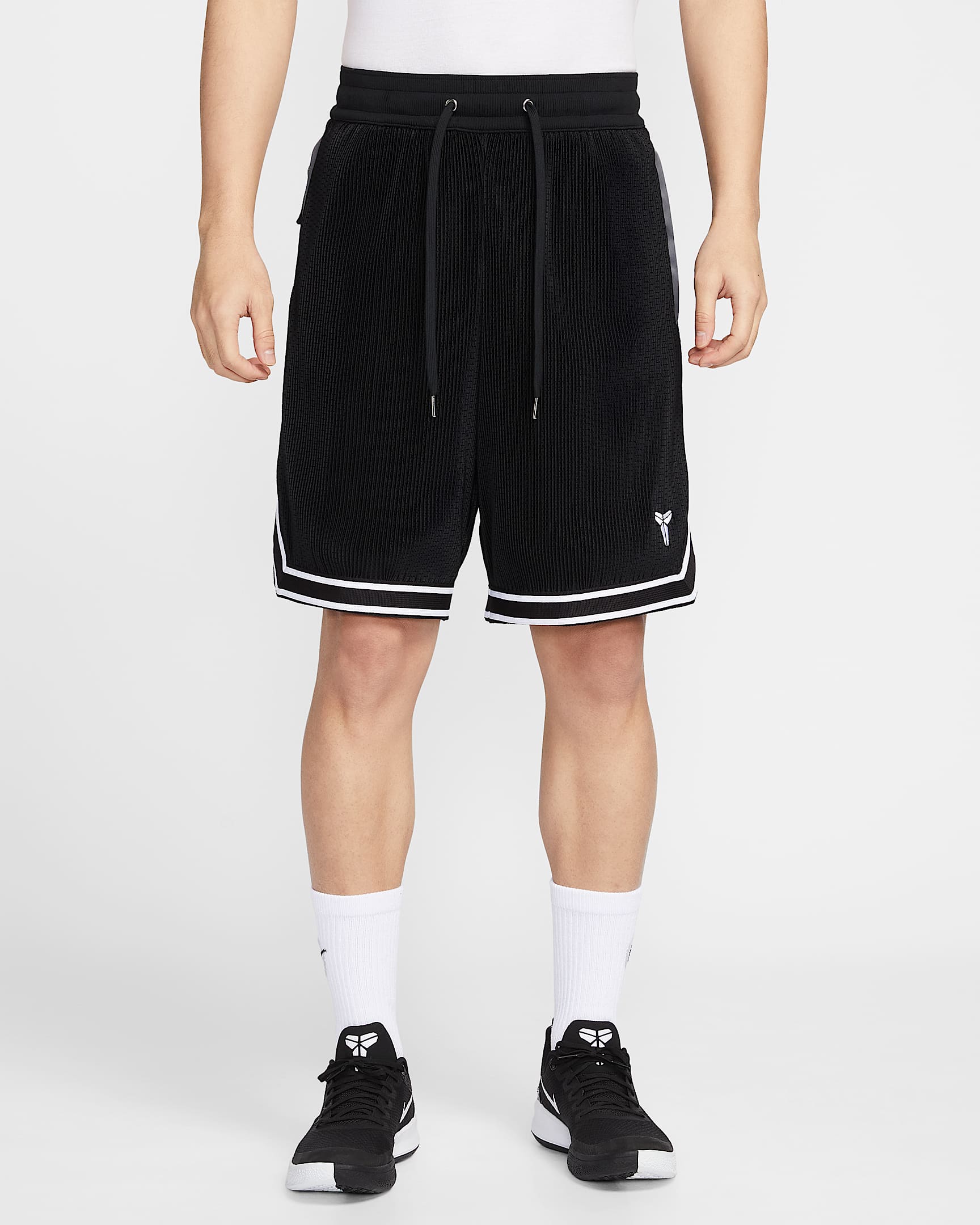 Kobe Nike 科比系列男子速干褶裥篮球短裤 - 黑/白色