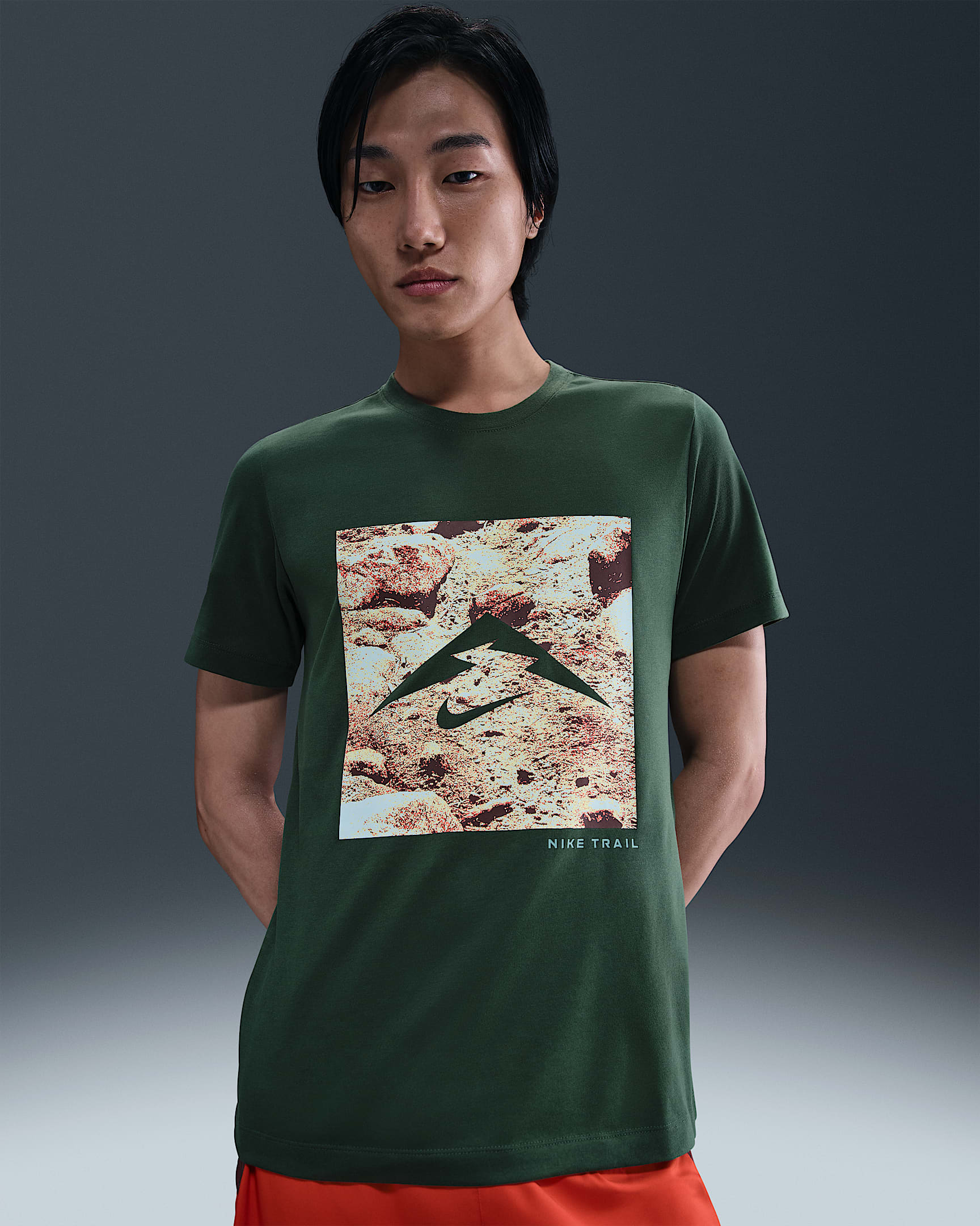 Nike Dri-FIT 男子速干越野跑步T恤 - 冷杉绿