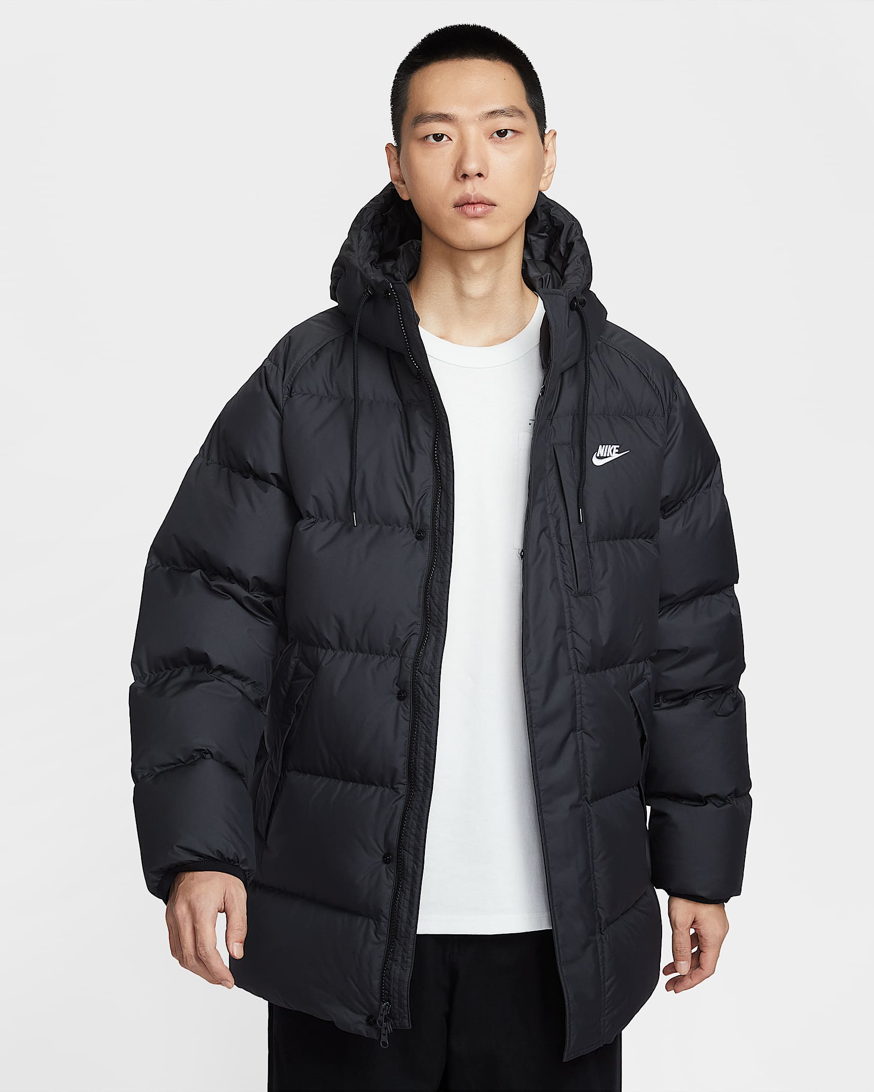 Nike Sportswear Club Therma-FIT 男子拒水羽绒外套 - 黑/白色