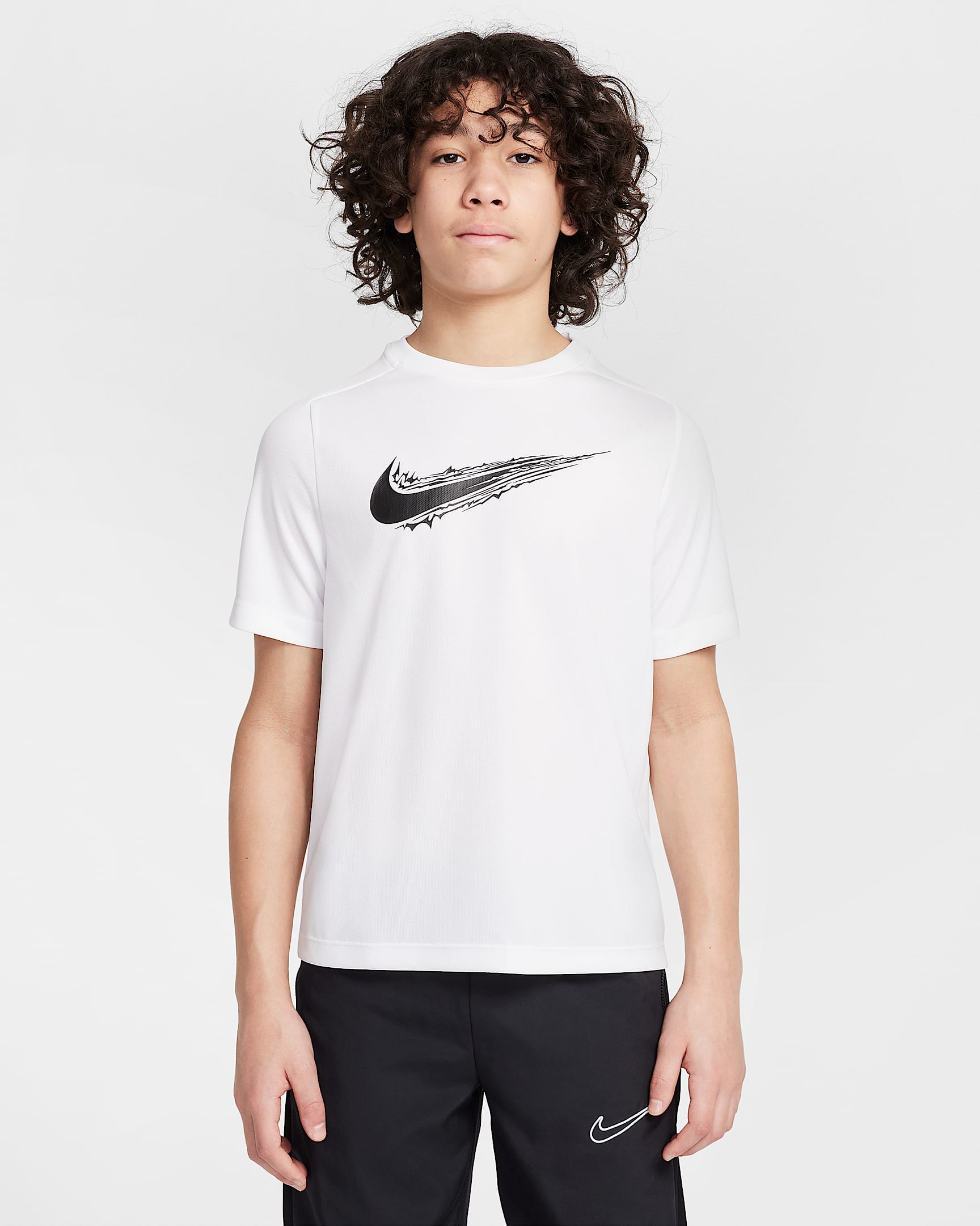 Nike Multi Dri-FIT 大童(男孩)速干短袖上衣 - 白色/黑