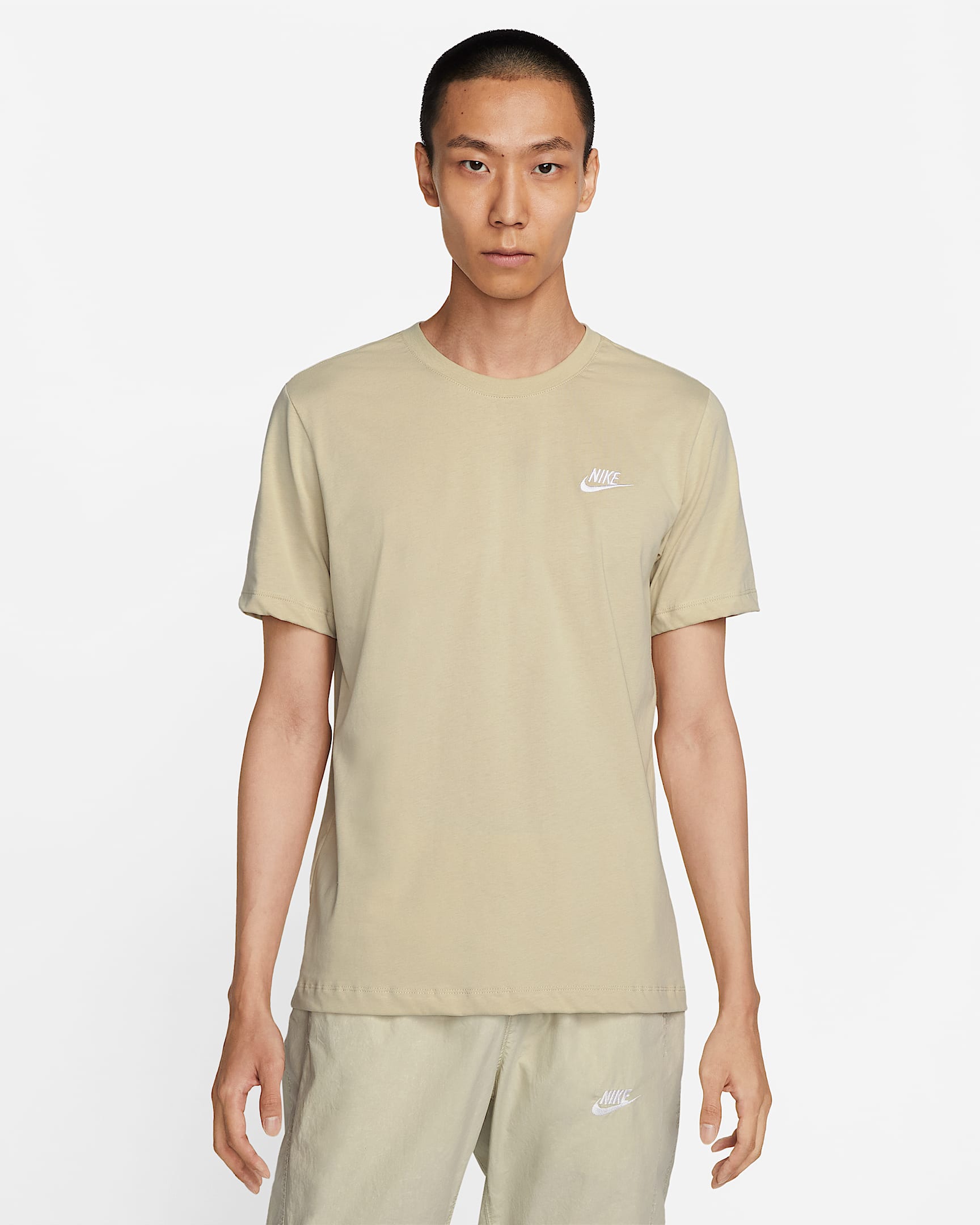 Nike Sportswear Club 男子刺绣柔软纯棉T恤 - 藤黄/白色