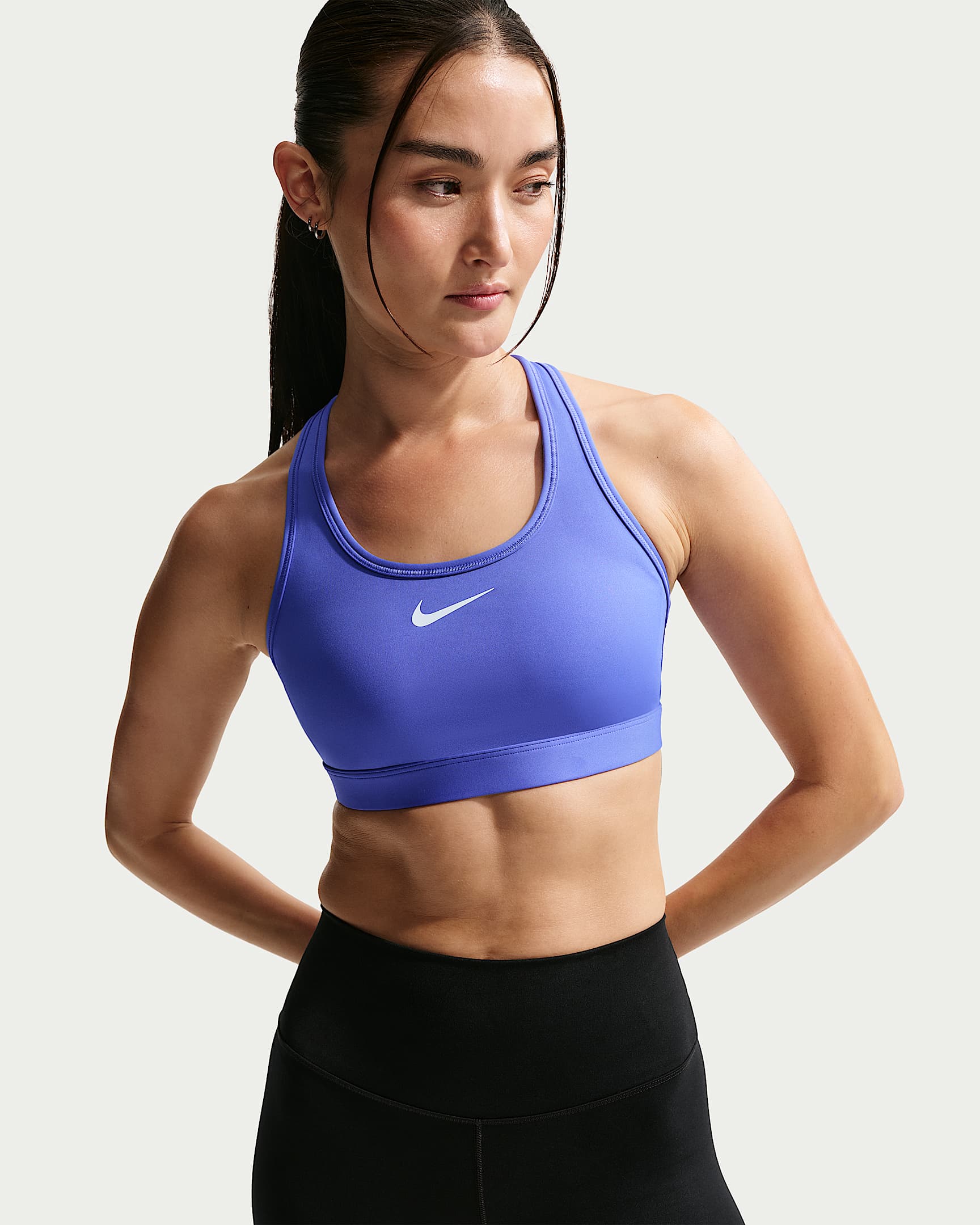 Nike Swoosh 女子中强度支撑速干衬垫运动内衣 - 宝石蓝/白色