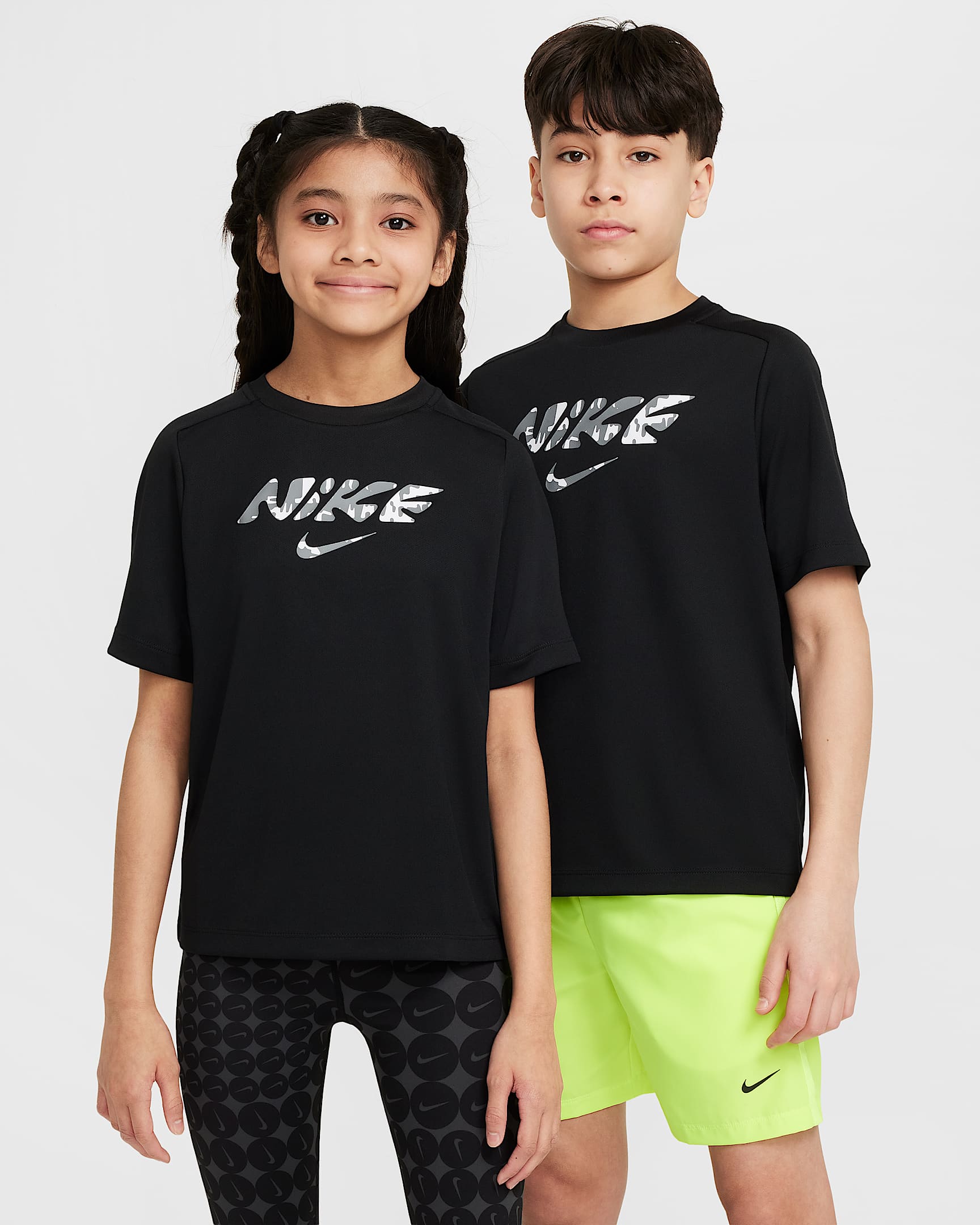 Nike Multi Dri-FIT 大童(男孩)速干短袖上衣 - 黑