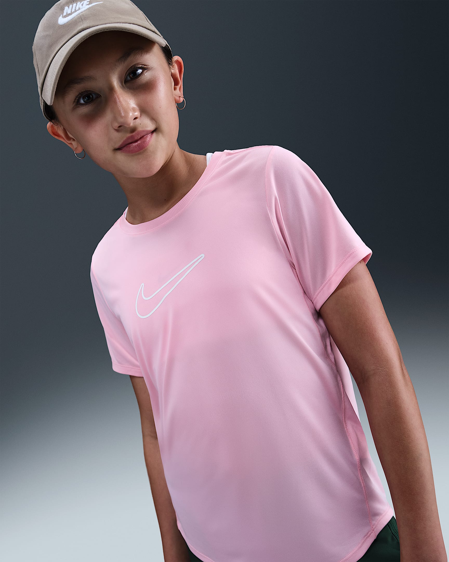 Nike One Fitted Dri-FIT 大童（女孩）速干短袖上衣 - 中柔粉/白色
