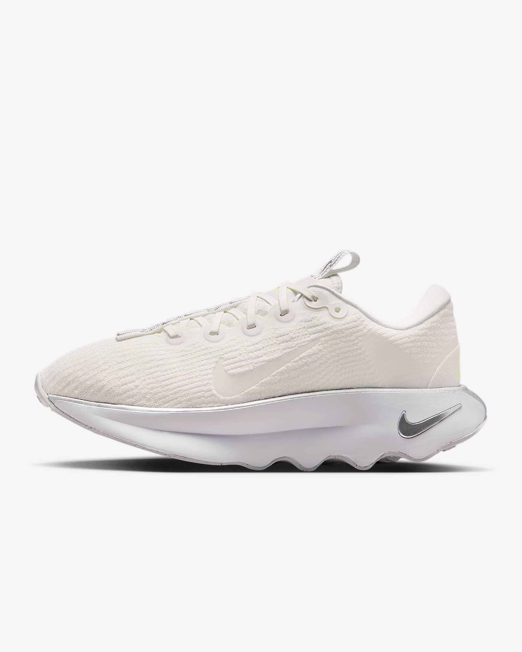 Nike Motiva 女子步行运动鞋 - 山峰白/白色/金属银/山峰白