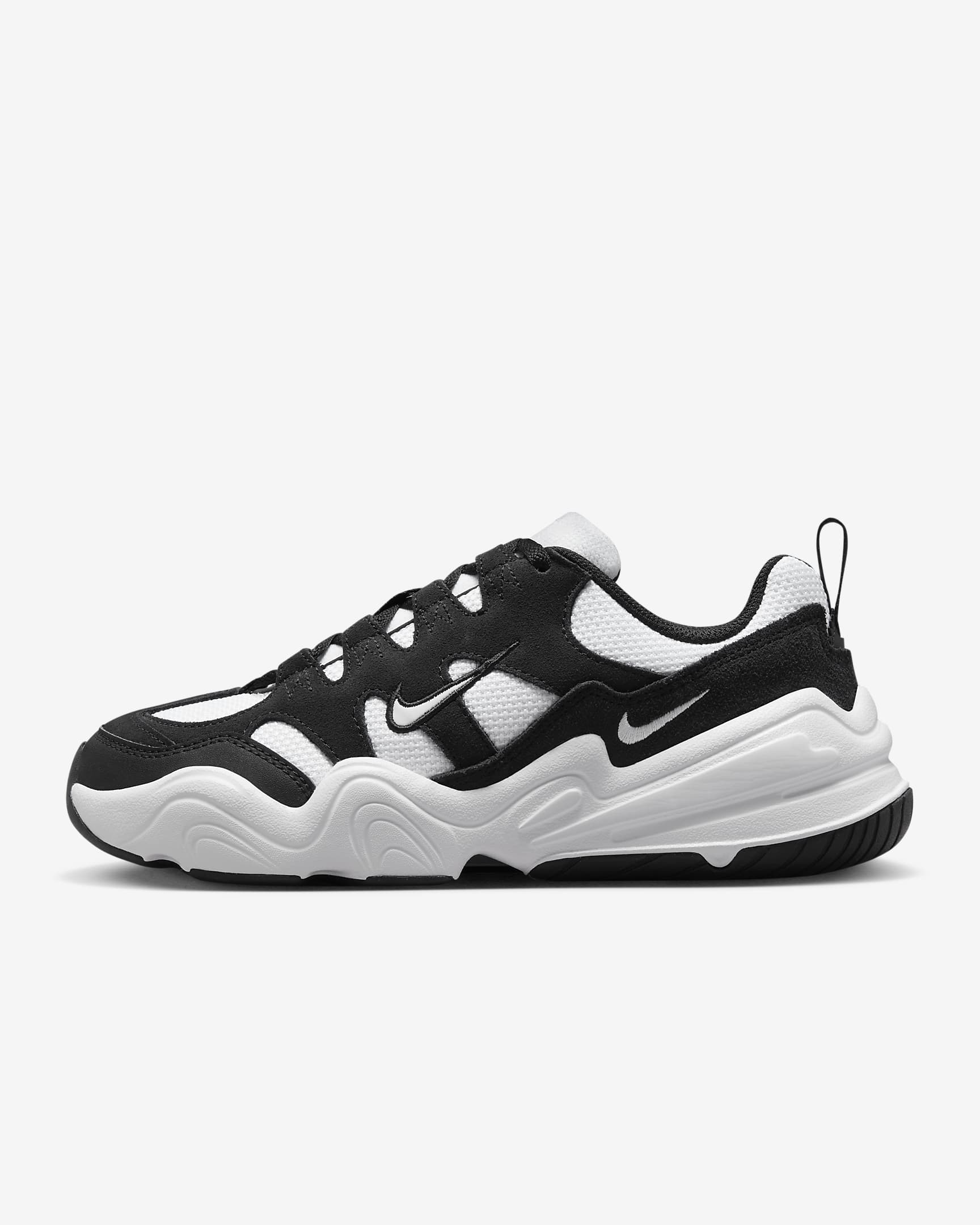Nike Tech Hera 女子复古运动鞋老爹鞋 - 白色/黑/白色