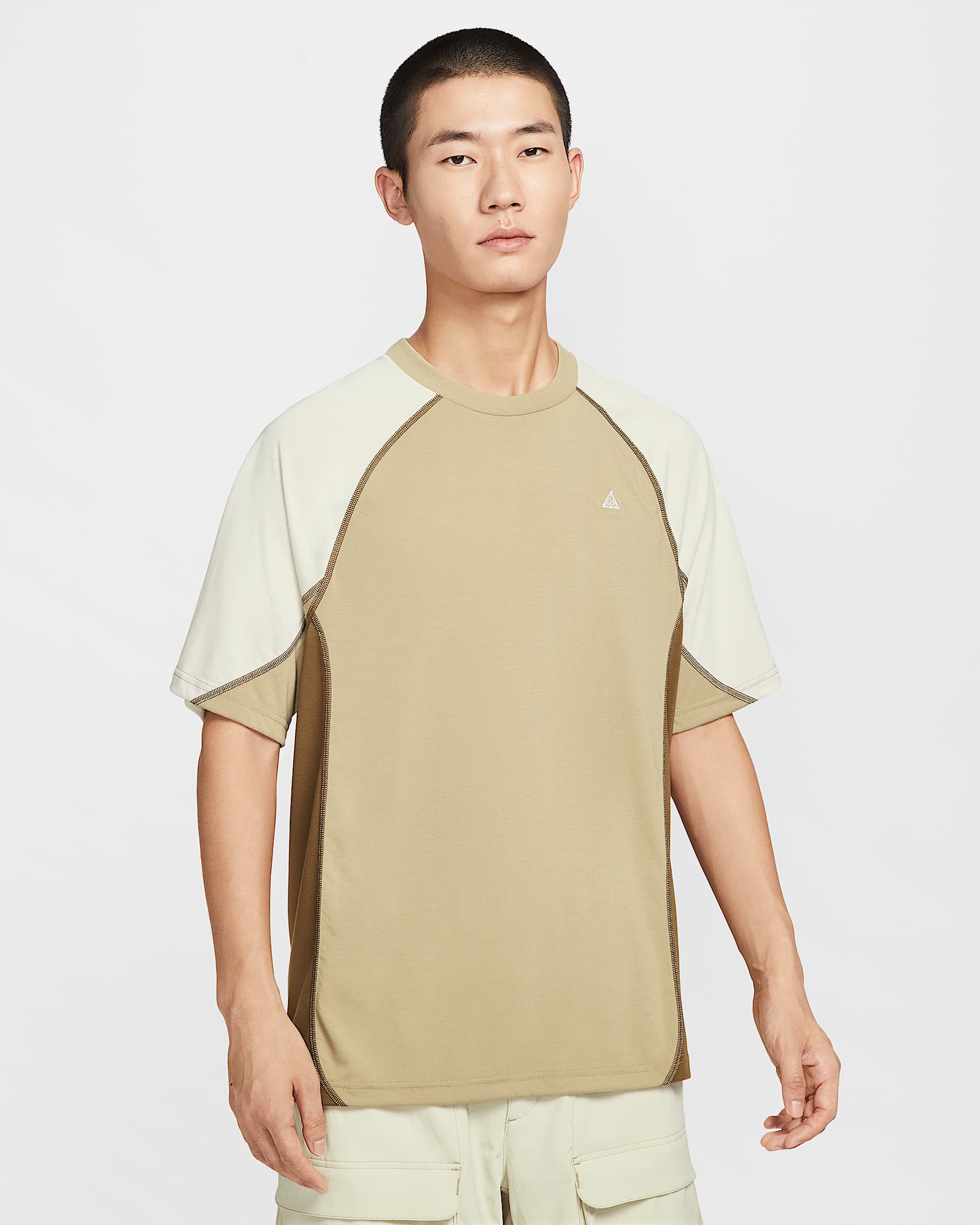 Nike ACG Dri-FIT ADV 男子速干短袖T恤 - 浅卡其/杏茶色/苔木棕色/山峰白