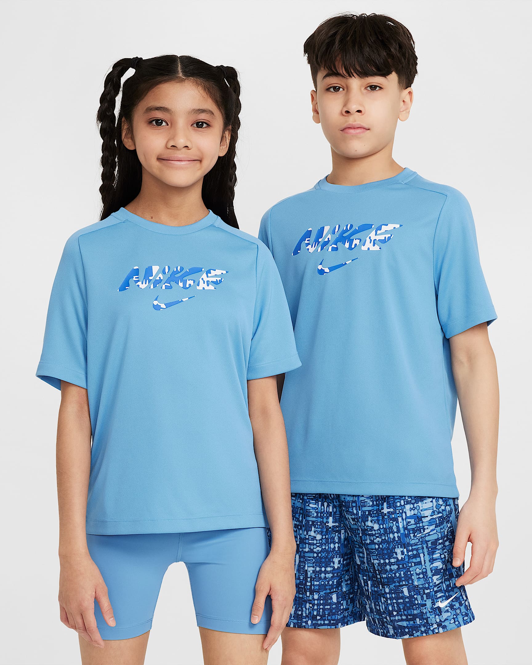Nike Multi Dri-FIT 大童(男孩)速干短袖上衣 - 张扬蓝