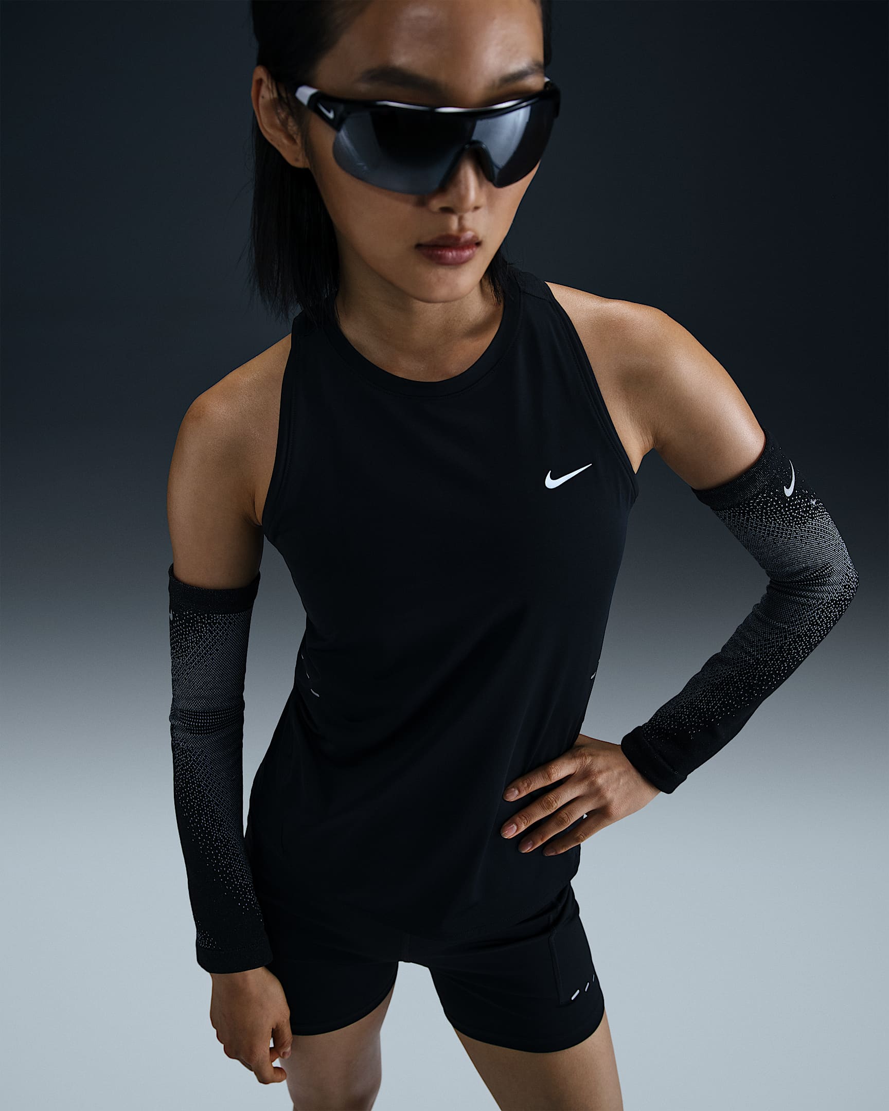 Nike Swift Dri-FIT 女子速干跑步背心 - 黑