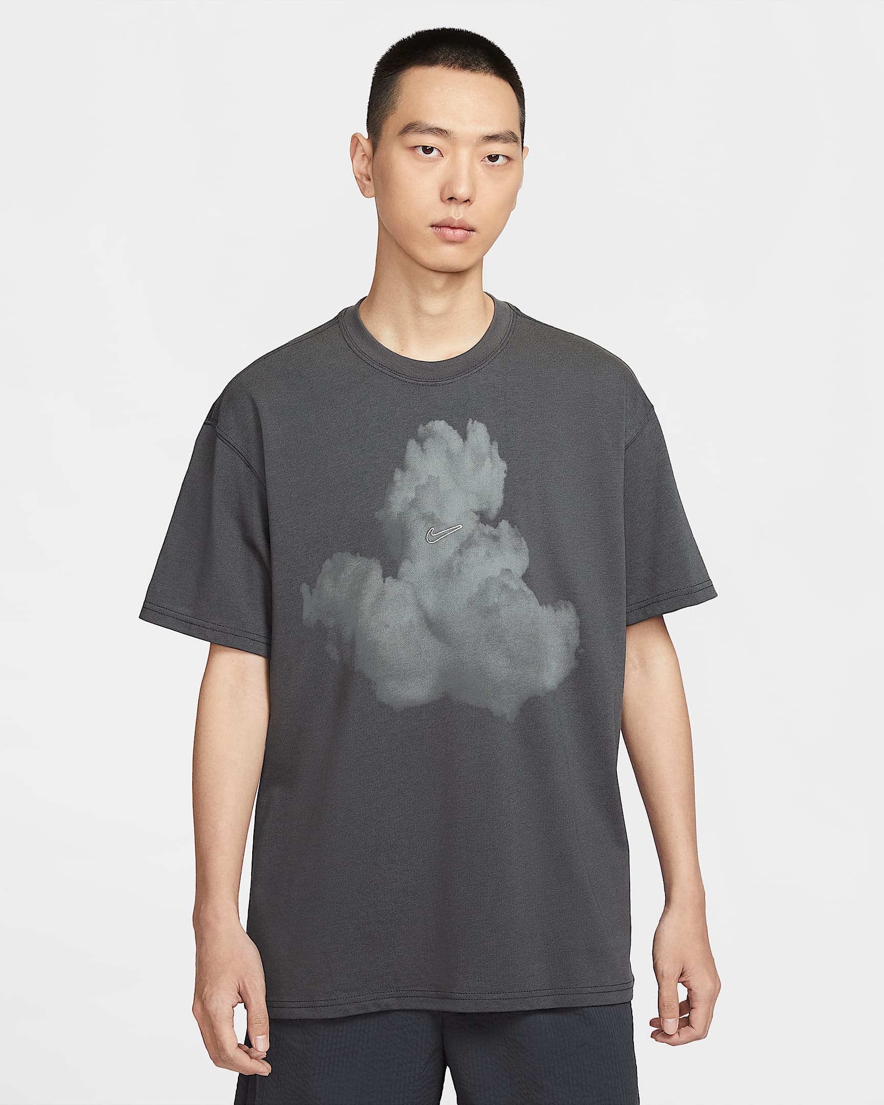 Nike Sportswear 男子T恤 - 煤黑